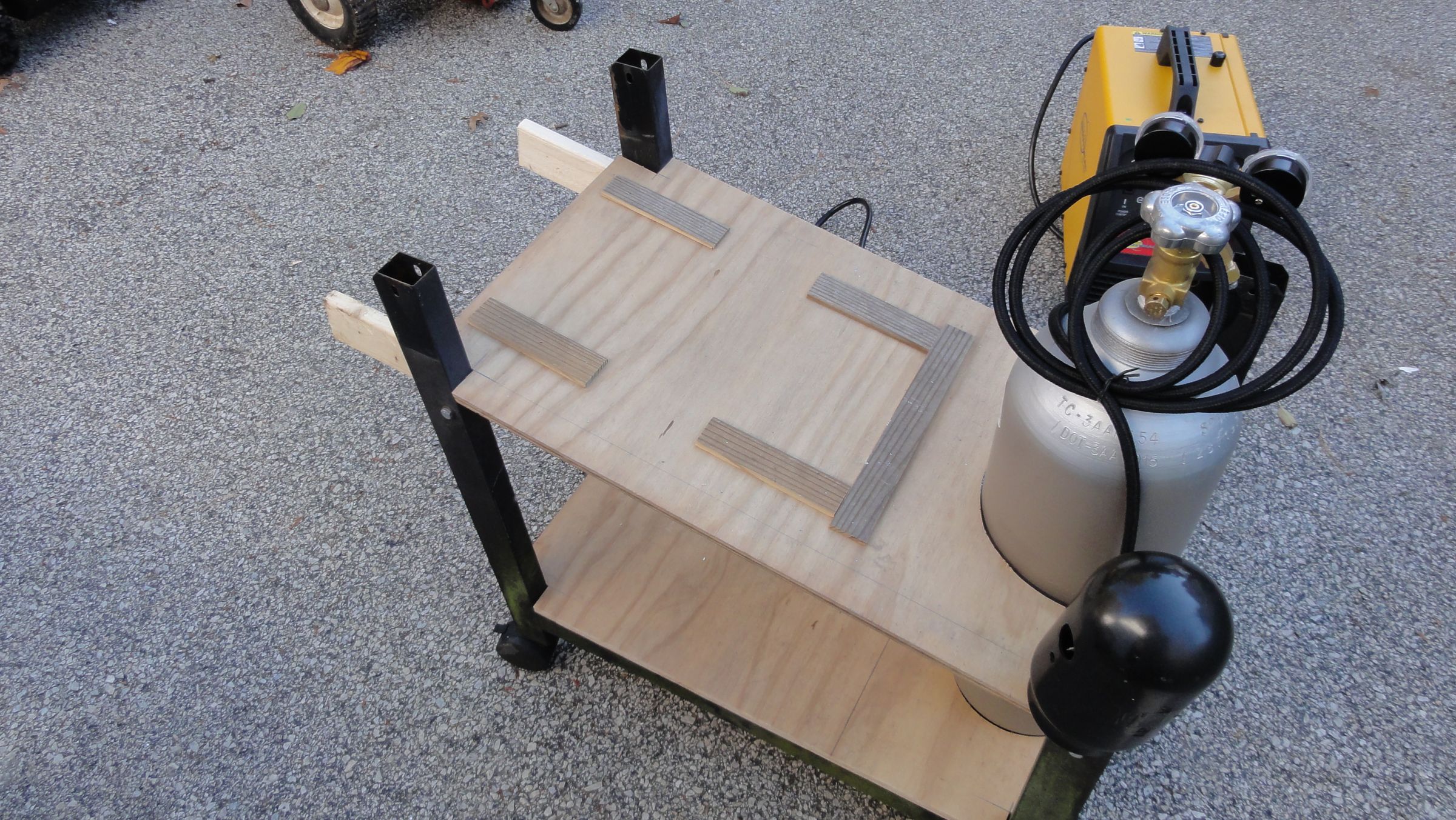 Welding (MIG) Cart From Old Gas Grill and Scraps 4 Steps (with