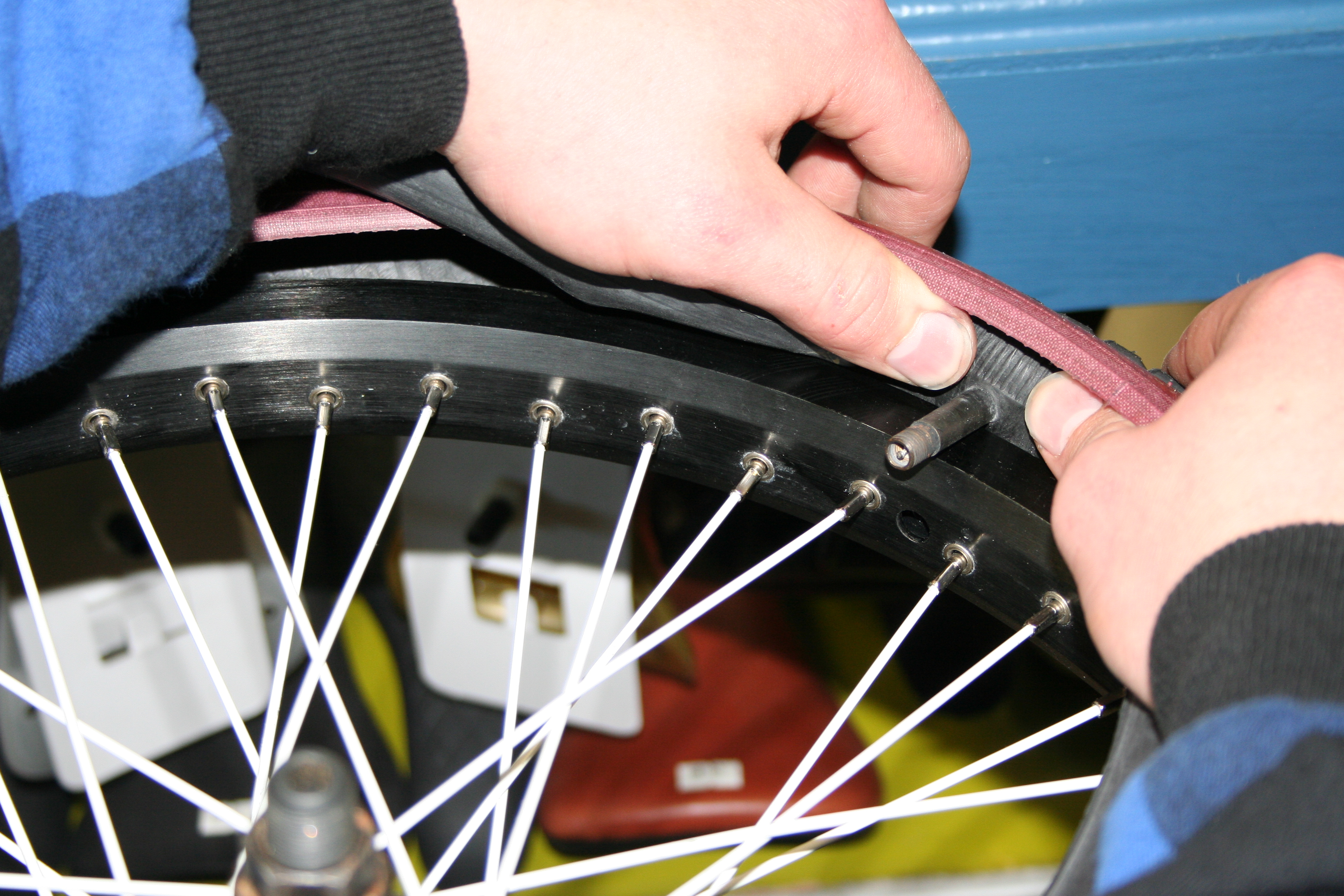 changing road bike tube