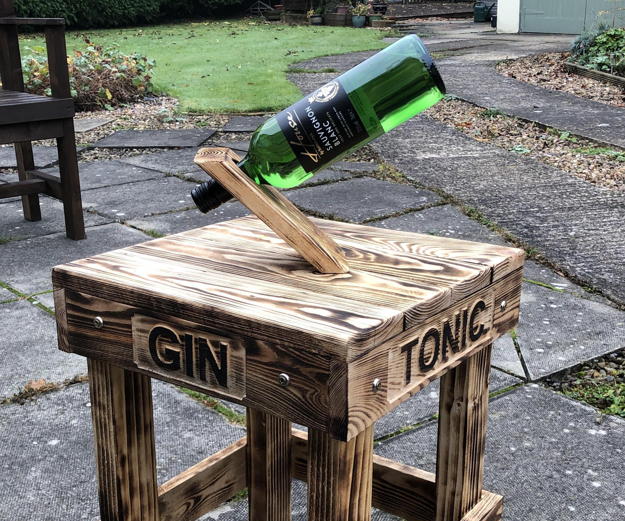 Gin Themed Side Table Made From a Pallet 5 Steps (with Pictures