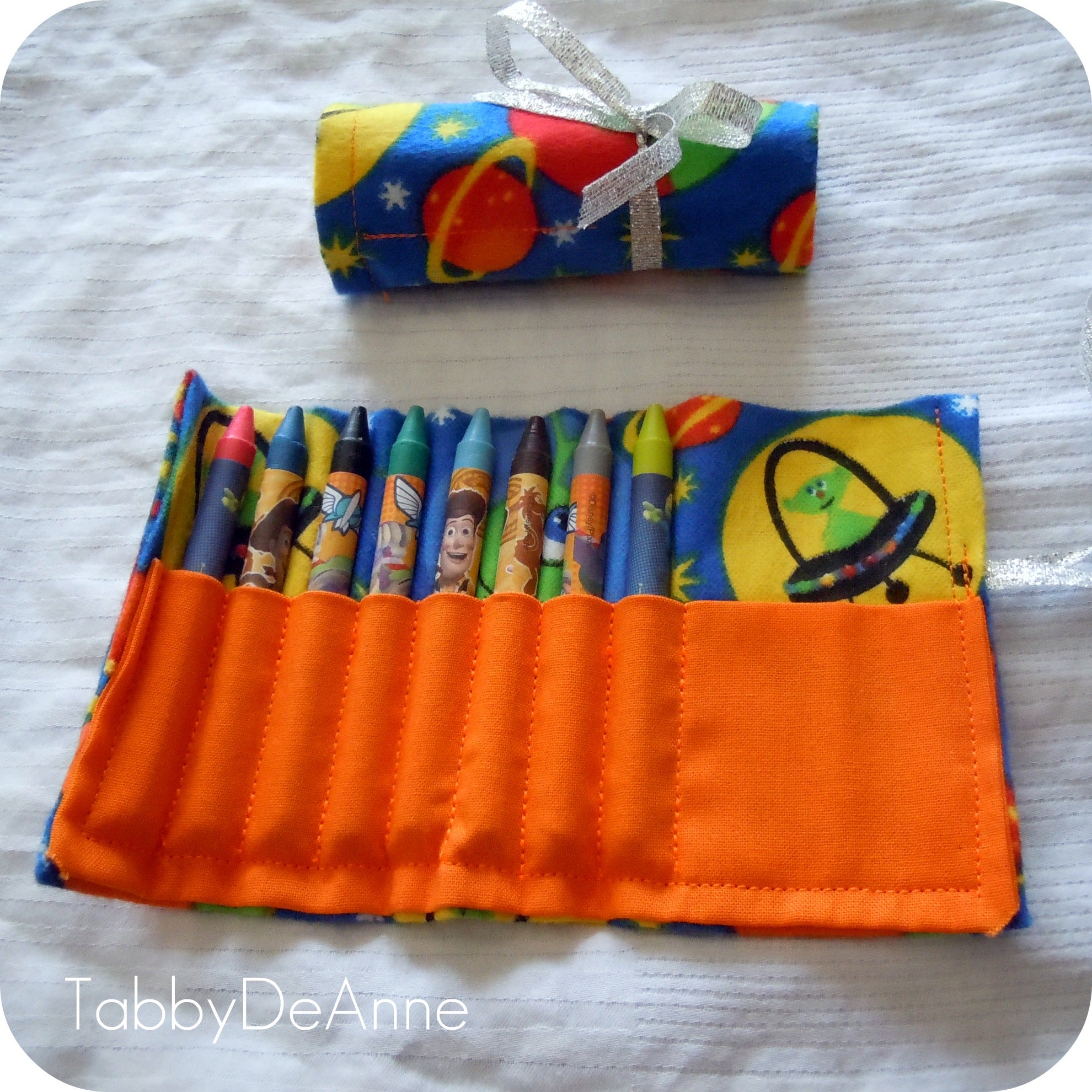 Kids Crayon Wrap Holder Gift for Under 3.00!! 4 Steps (with Pictures