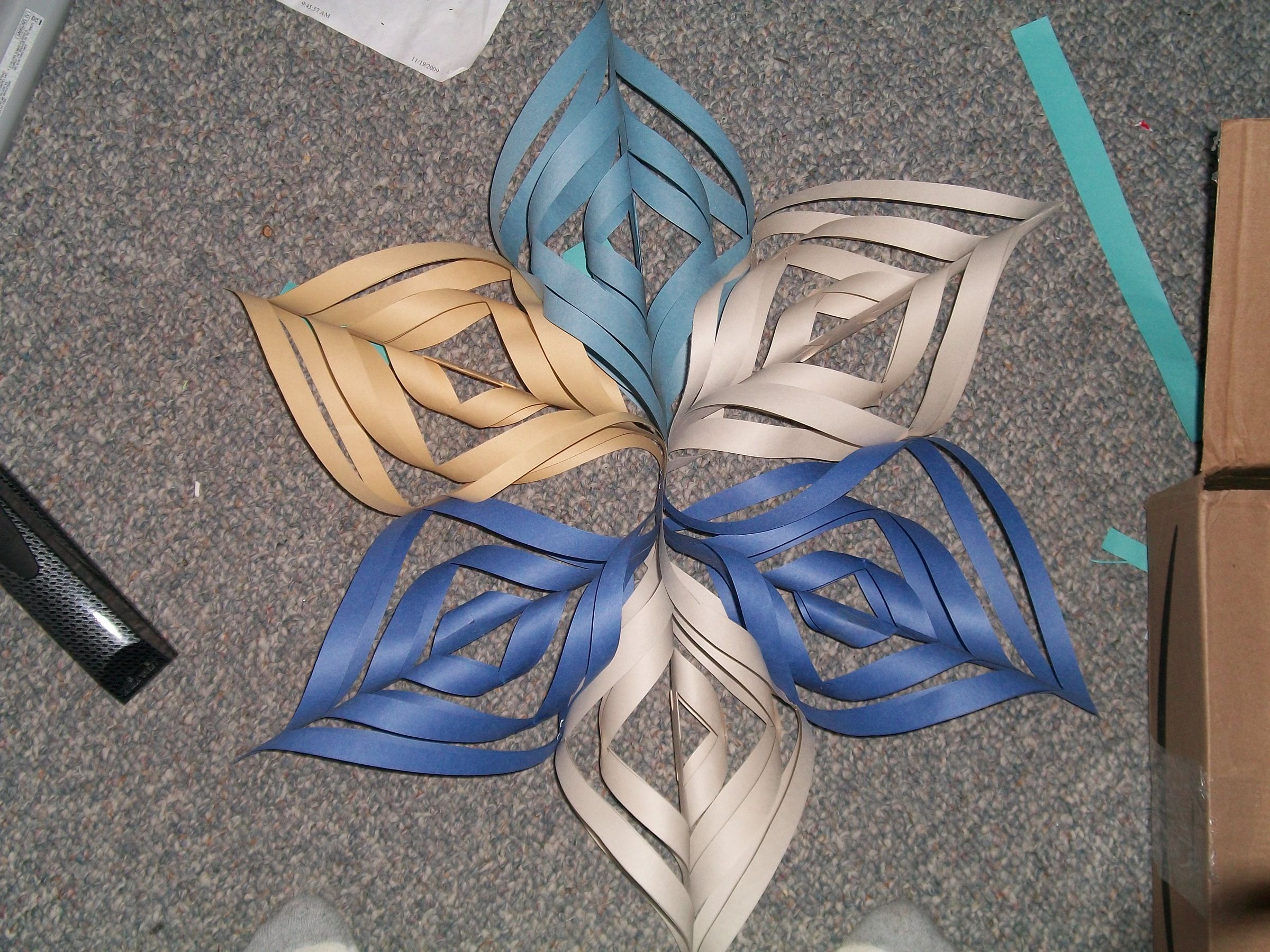 3-d snowflake of awesomeness no glue required DIY Project DIY Project Image