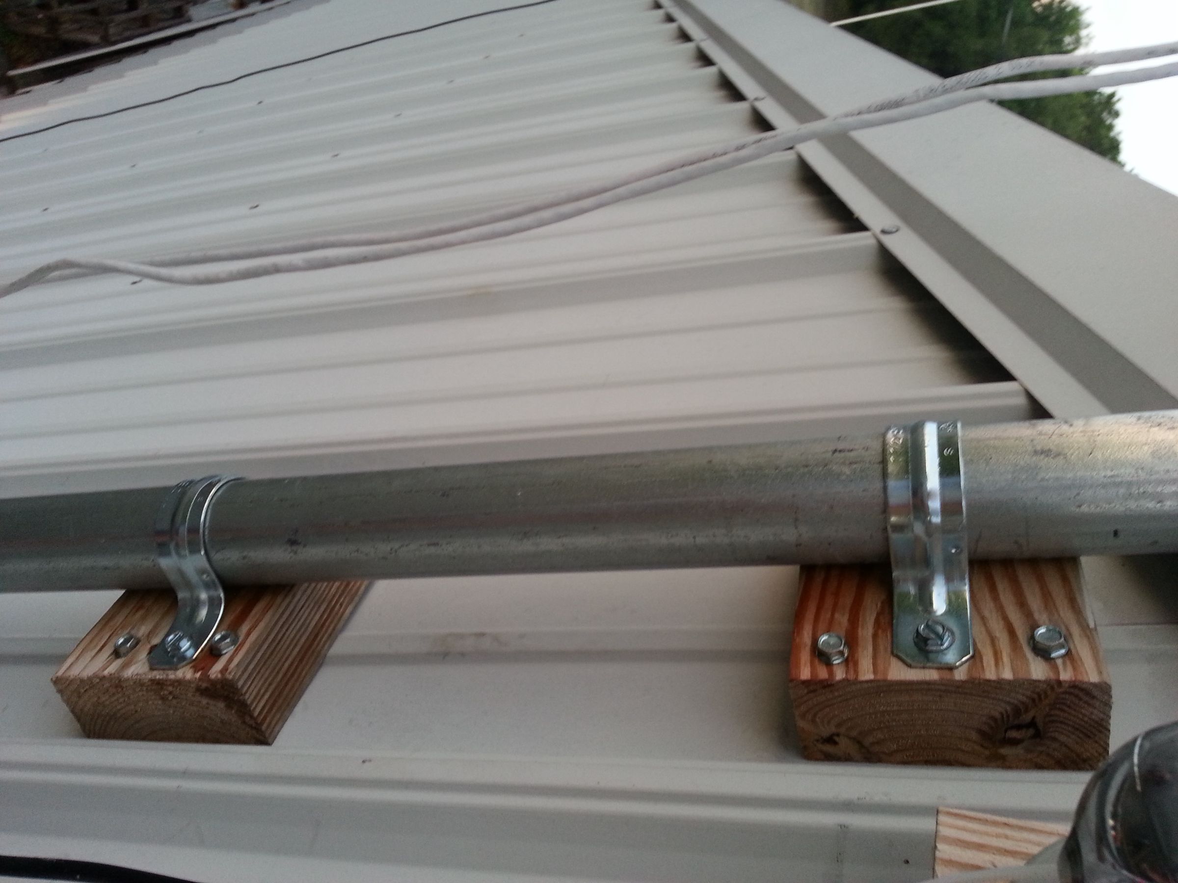 Low Budget Method to Mount Antenna Masts to a Building 9 Steps (with
