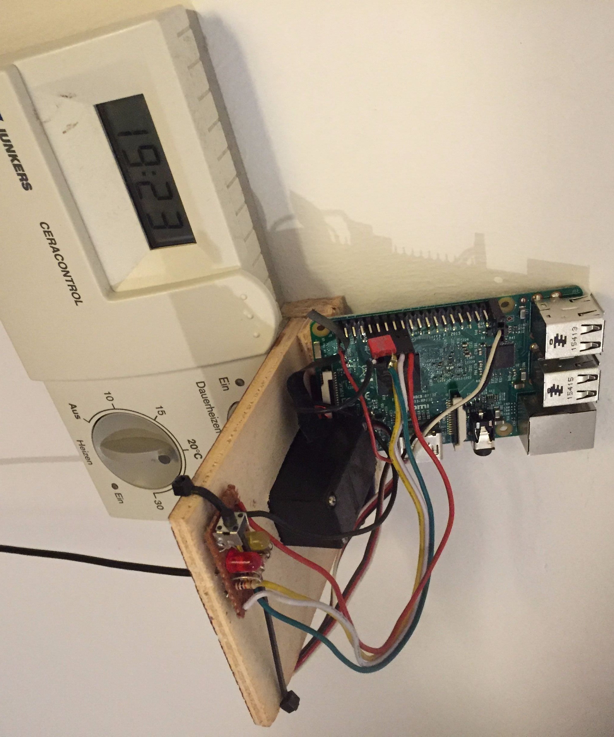 RaspberryFritzbox Presence Triggered Heater Controller (with Pictures