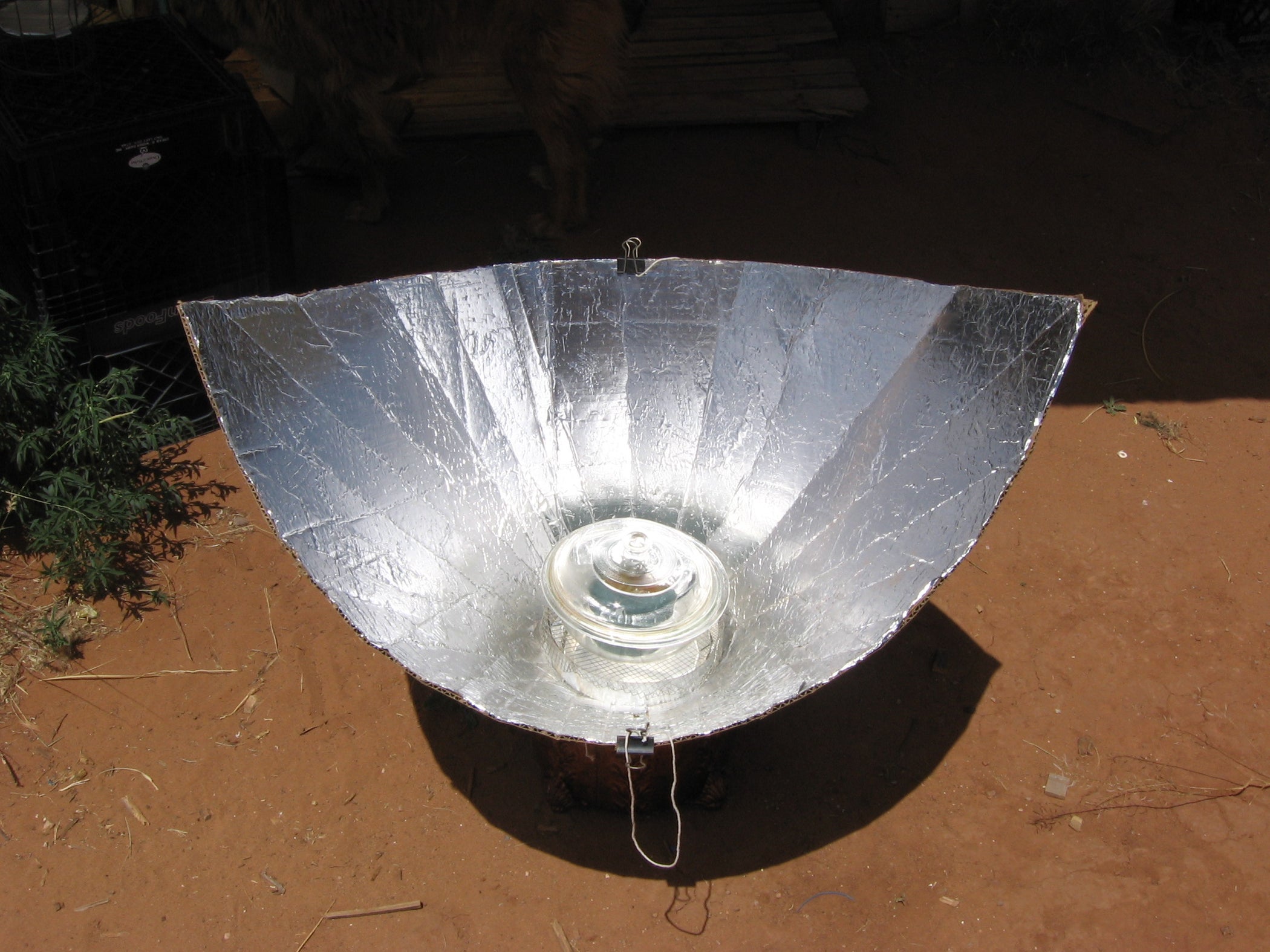 Cardboard. Foil. Glue the Solar Funnel Cooker 8 Steps (with Pictures