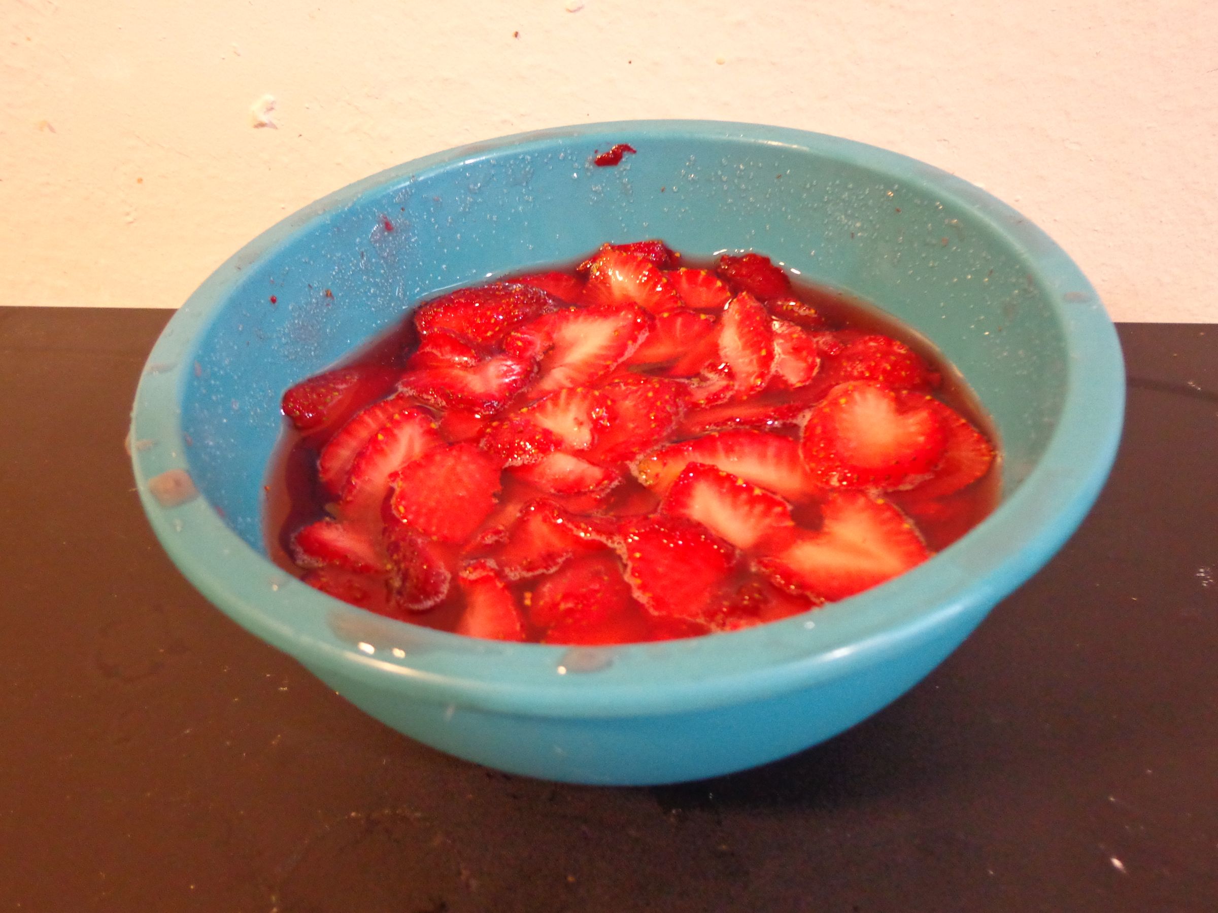 Simple Strawberry Sauce (Macerated Strawberries) 3 Steps (with