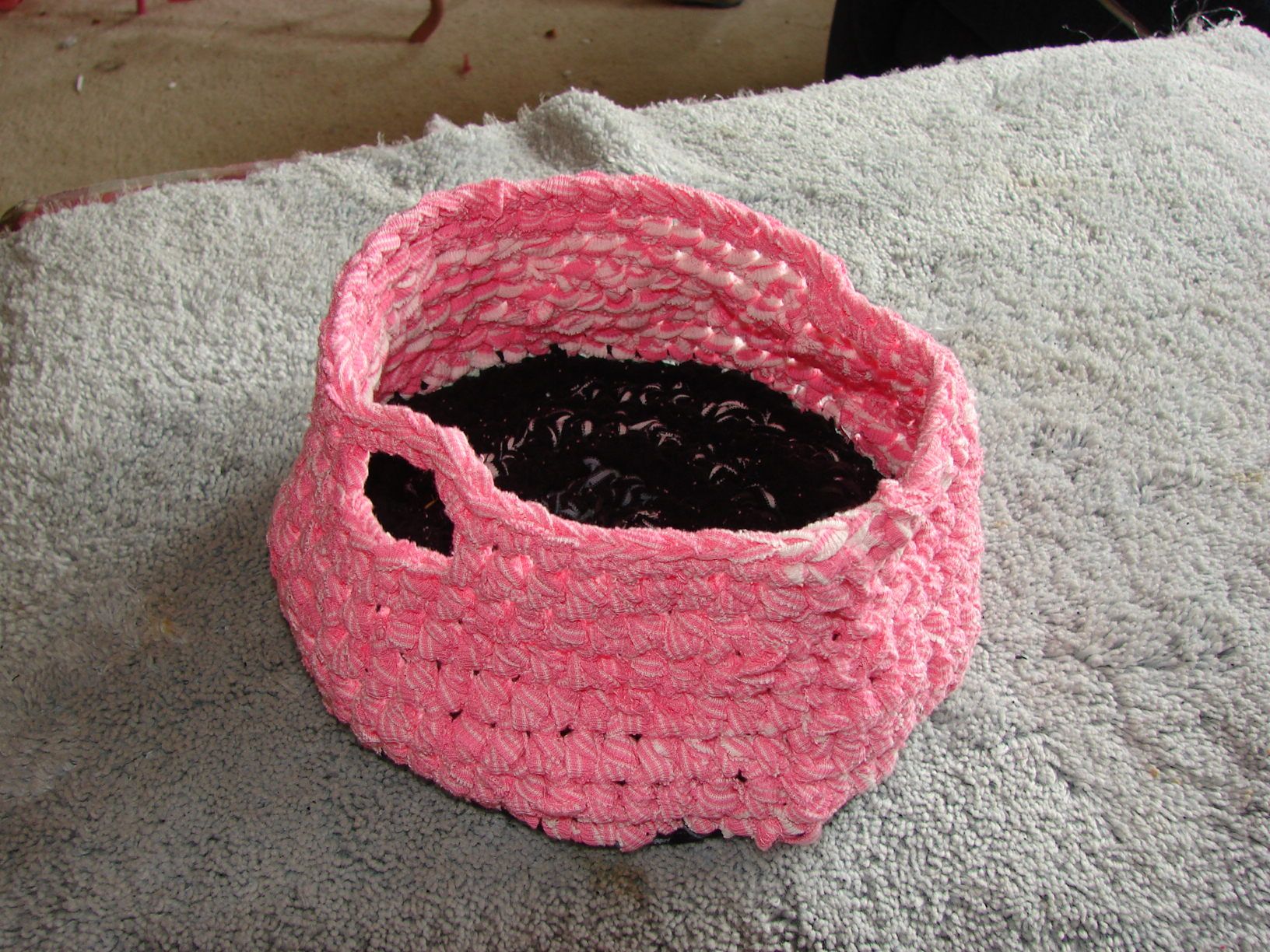 How to Crochet a Basket With Tshirt Yarn 17 Steps Instructables