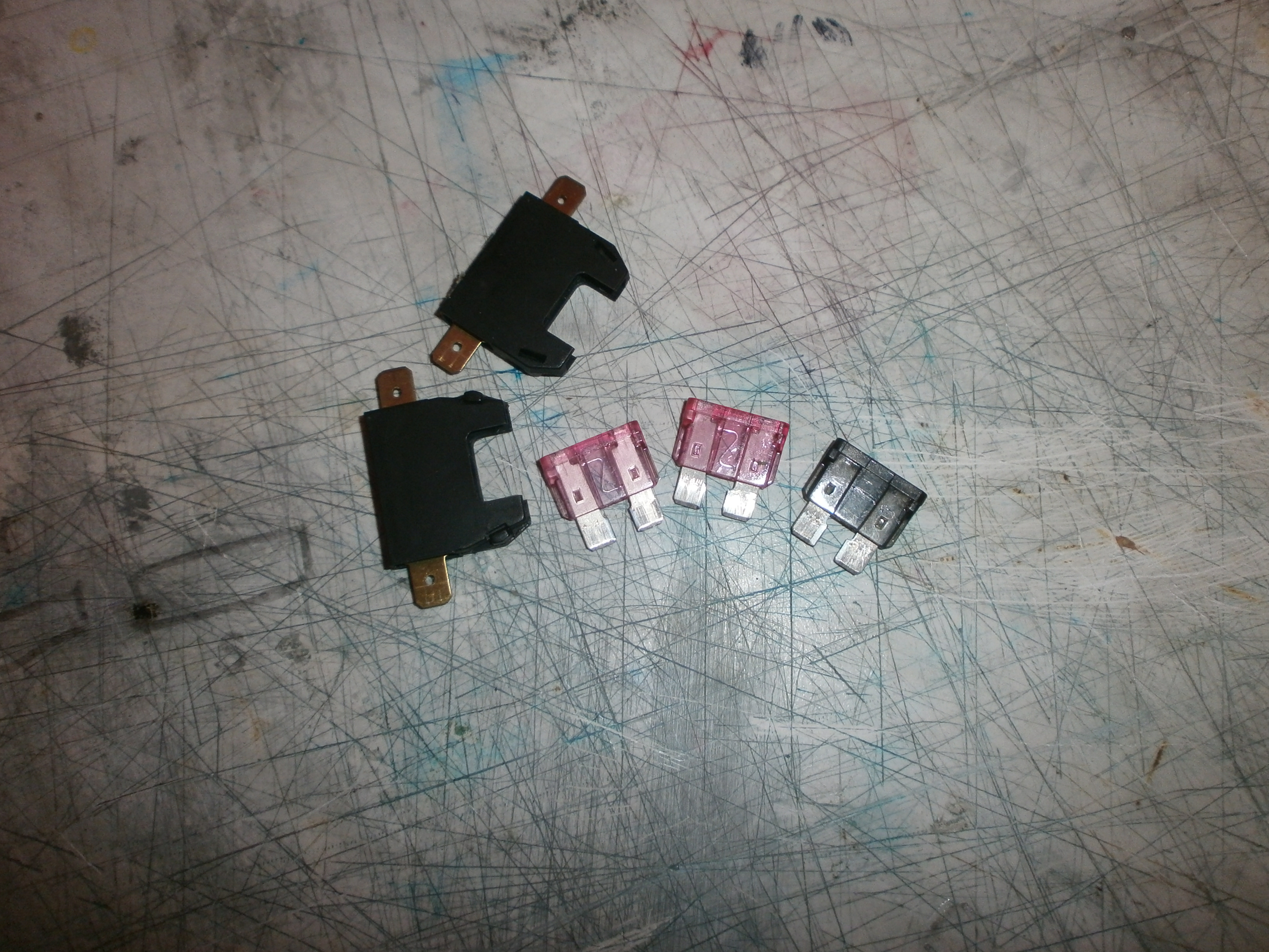 How to Identify and Replace a Blown Fuse 4 Steps Instructables