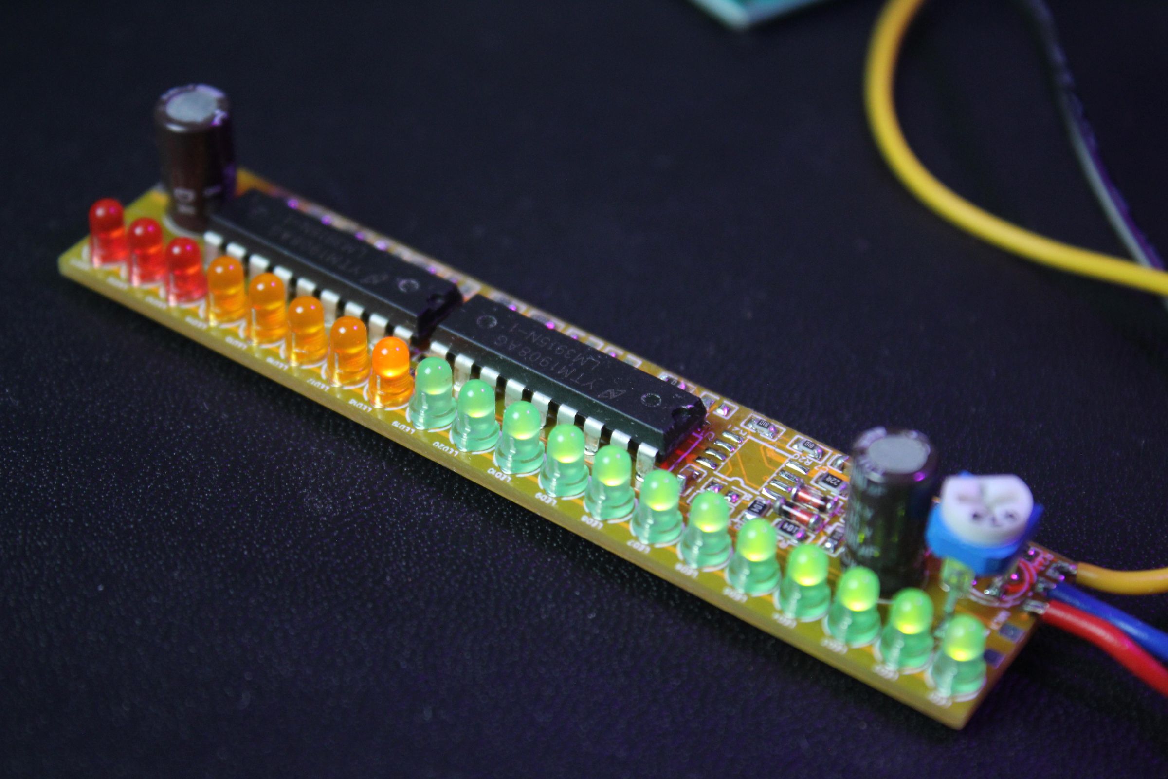 Simple 20 Led Vu Meter Using Lm3915 6 Steps Instructables