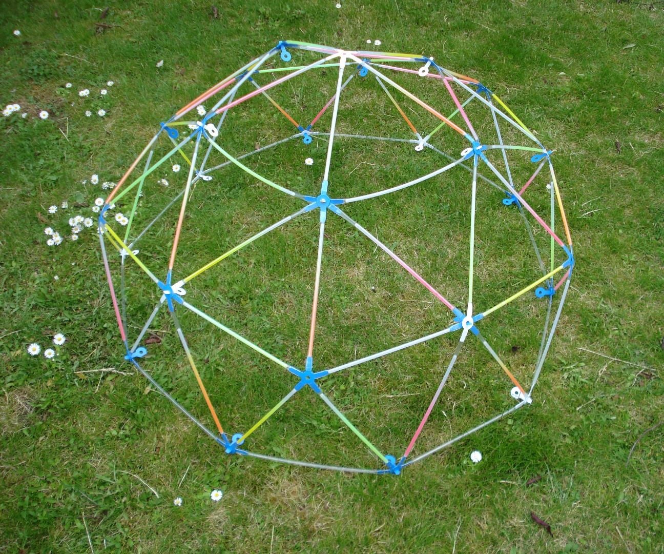Glowing Geodesic Dome With Strawbees 12 Steps Instructables