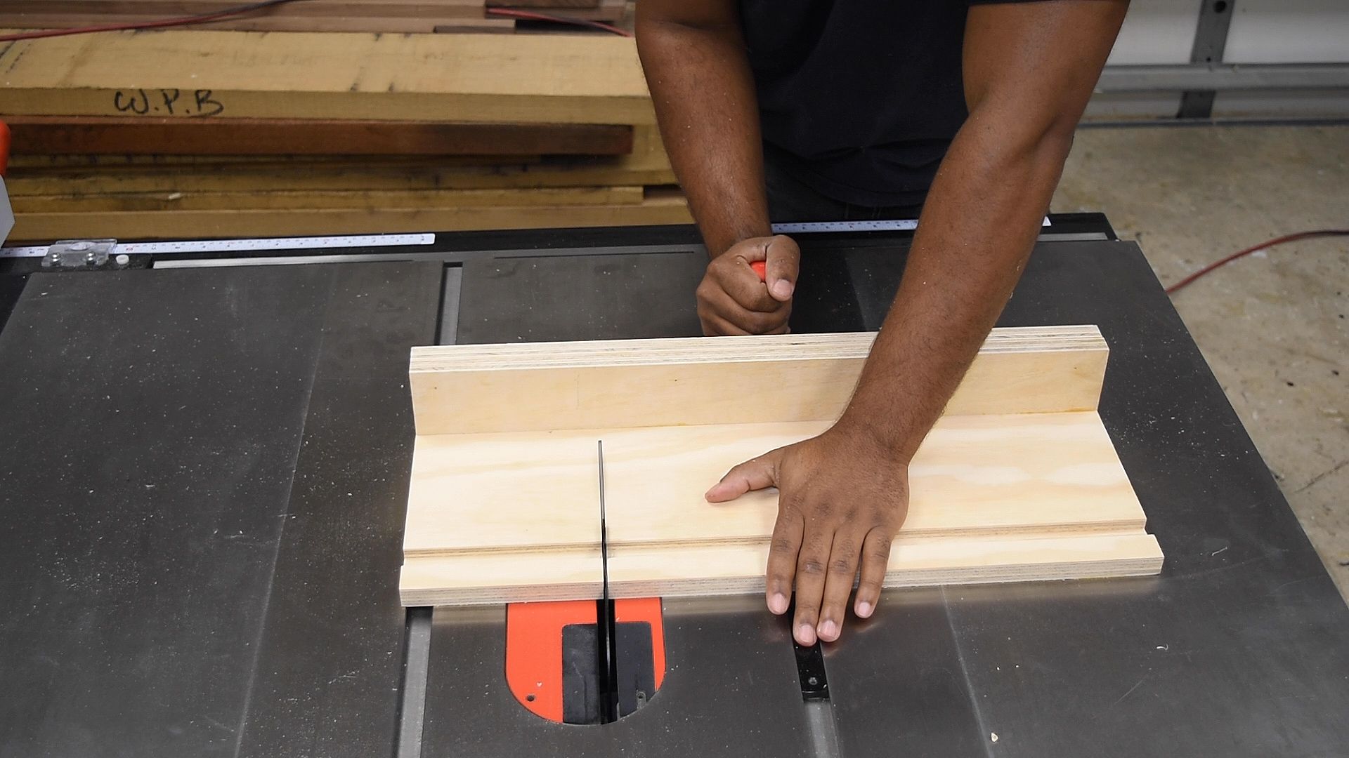 Mini Table Saw Crosscut Sled : 11 Steps 