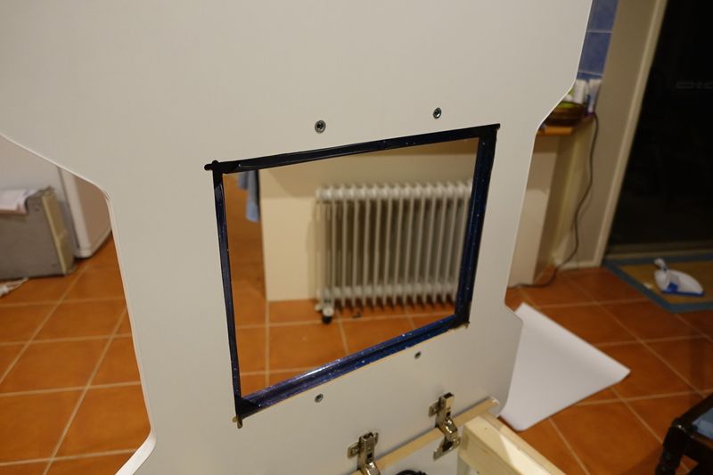El recorte para el monitor LCD