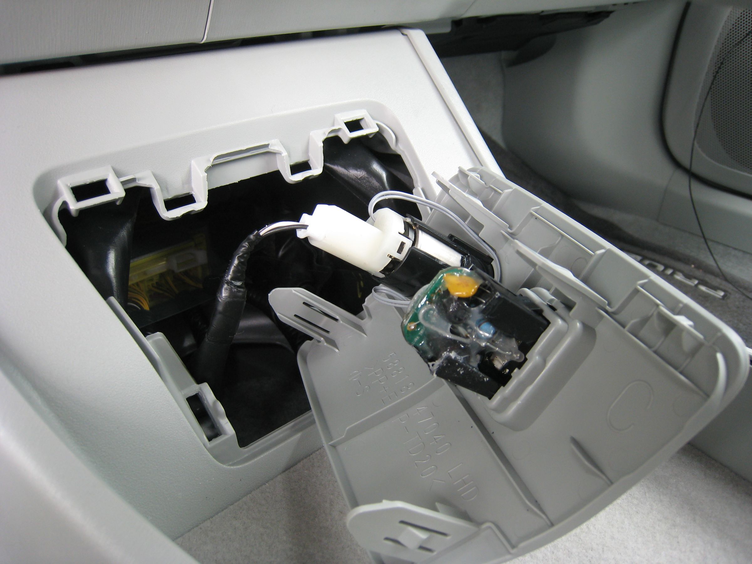 Add a USB Power Outlet in Your Car 9 Steps (with Pictures