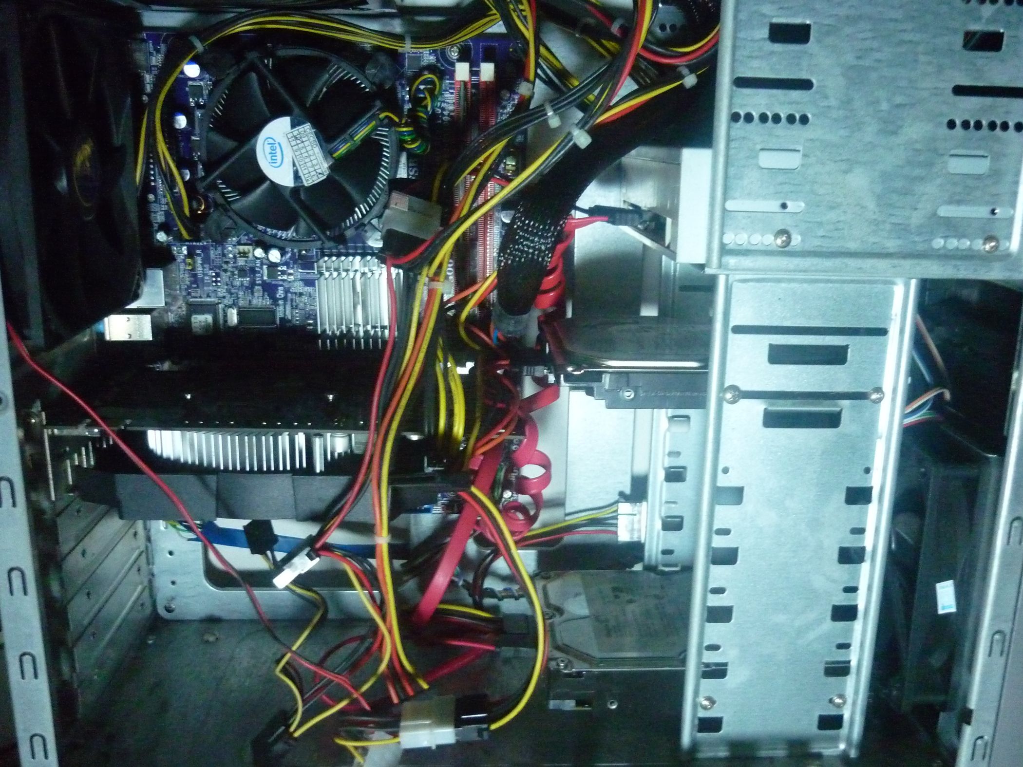 PC Cable Management on a Bad/Small Case 8 Steps Instructables
