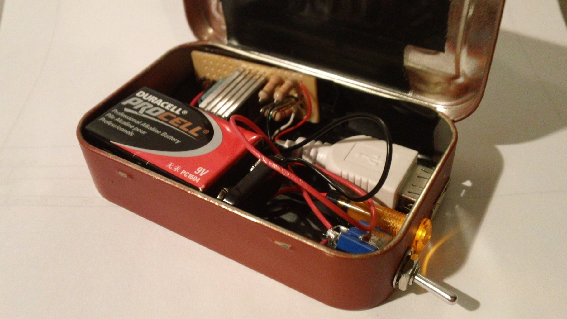 Make A Usb Iphone Ipod Charger On The Cheap! : 5 Steps (With Pictures) -  Instructables