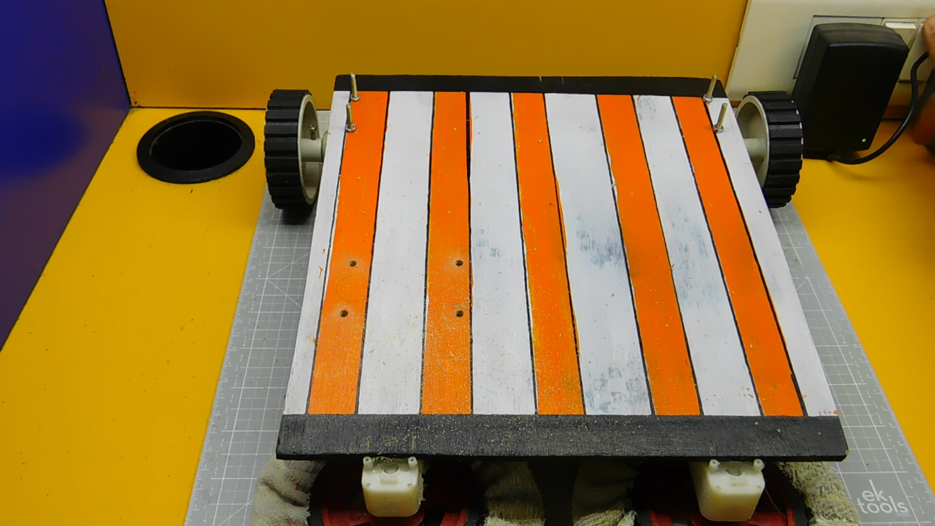 CleanSweep the Floor Cleaning Robot! 12 Steps (with Pictures