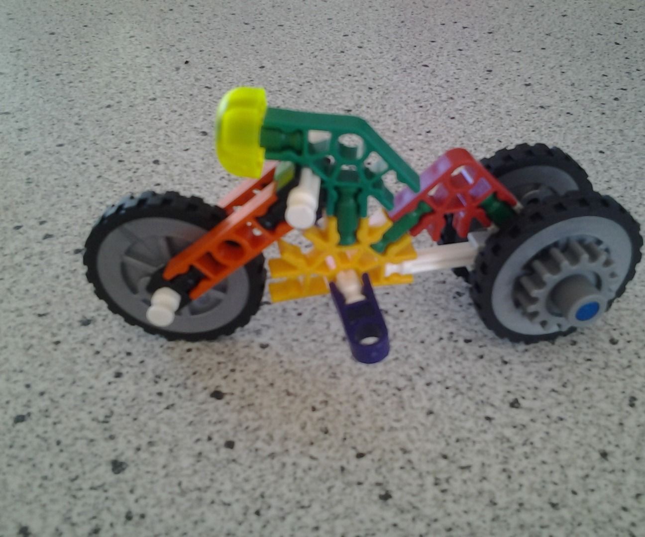 3 wheeled k'nex motorbike DIY Project DIY Project Image