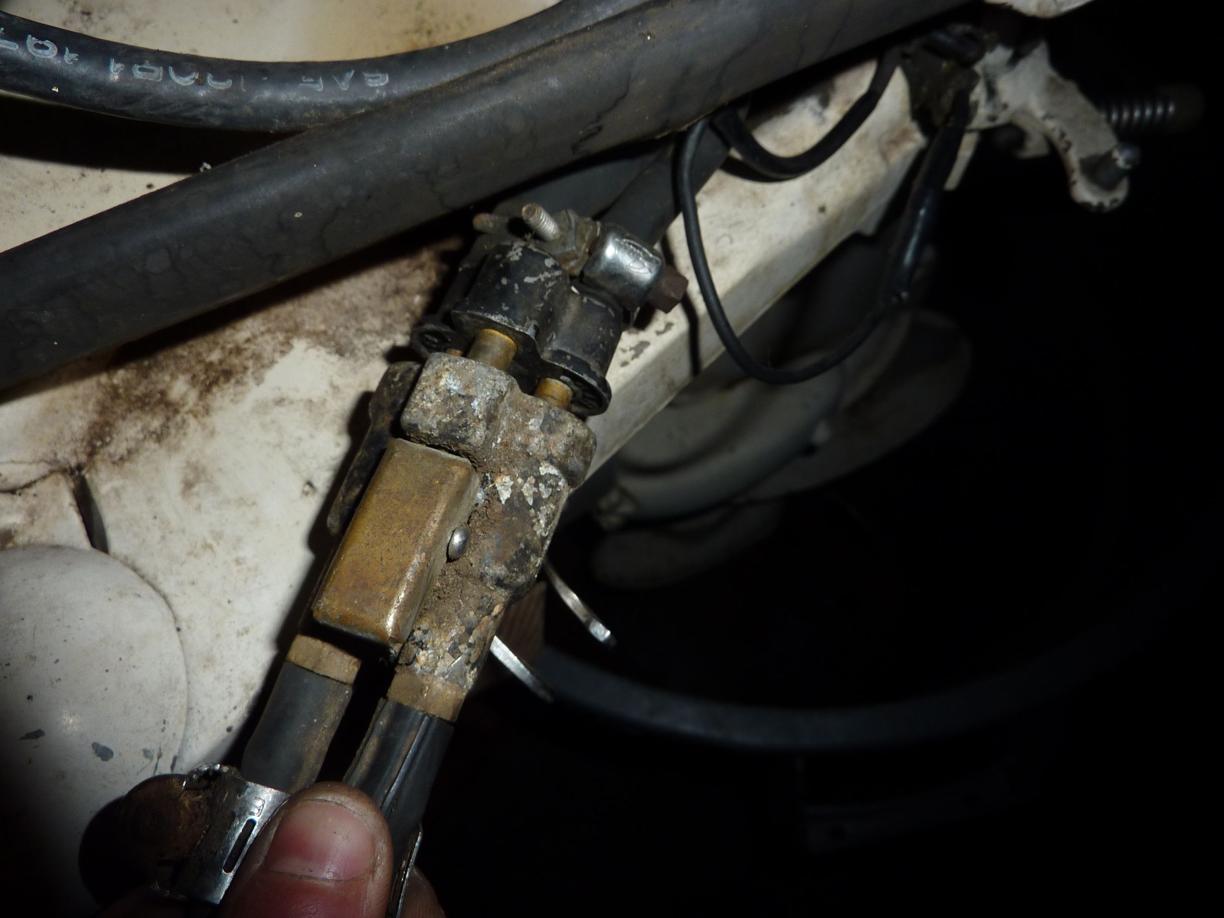 Fix Fuel Flow on Your Outboard Motor 7 Steps Instructables