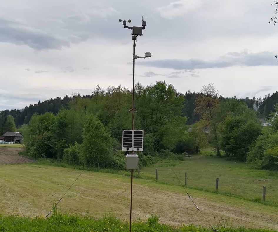 Weather Station With Wireless Data Transmitting 