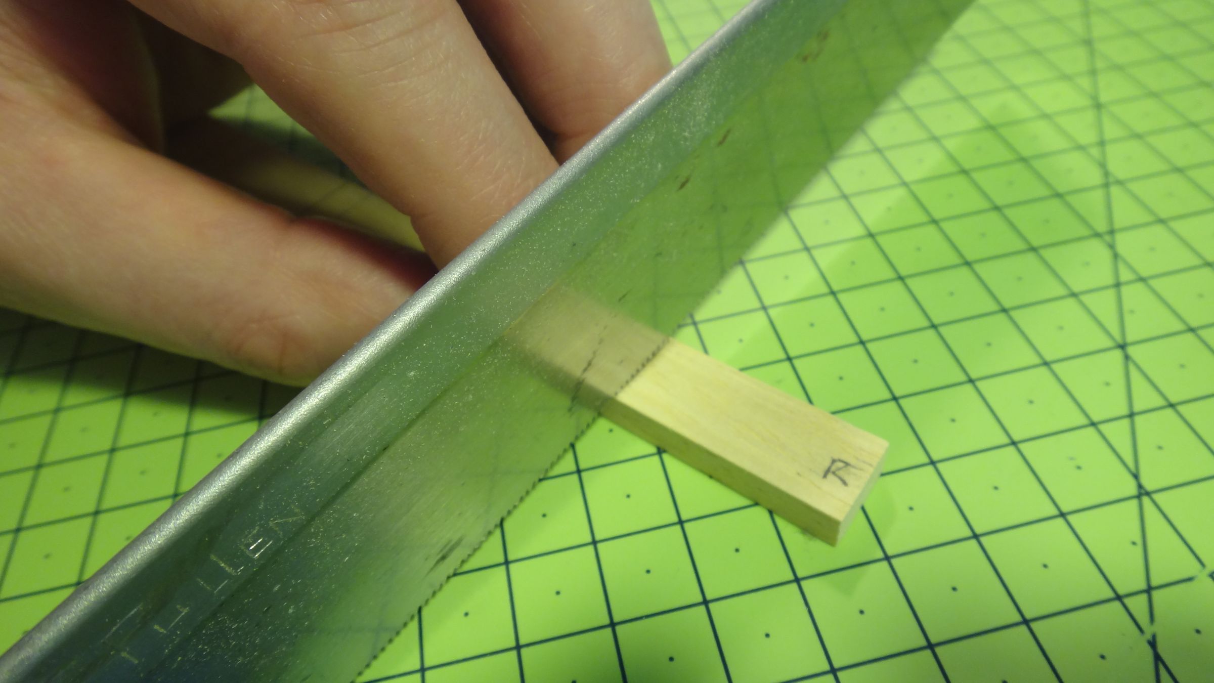 Under Desk Tool Drawer [Modeller's Delight] 6 Steps (with Pictures