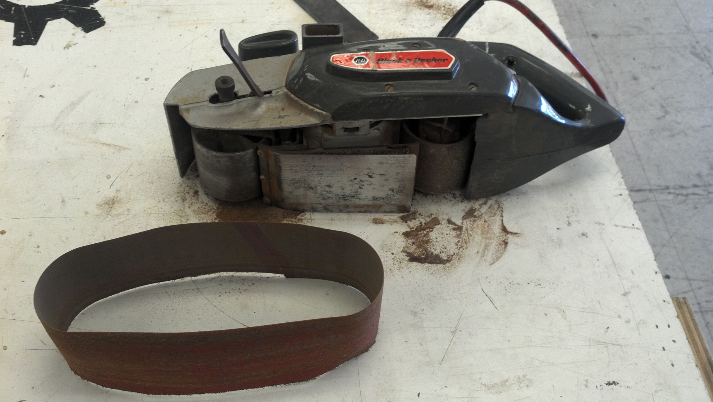 How to Change the Belt on a Hand Held Belt Sander 5 Steps (with