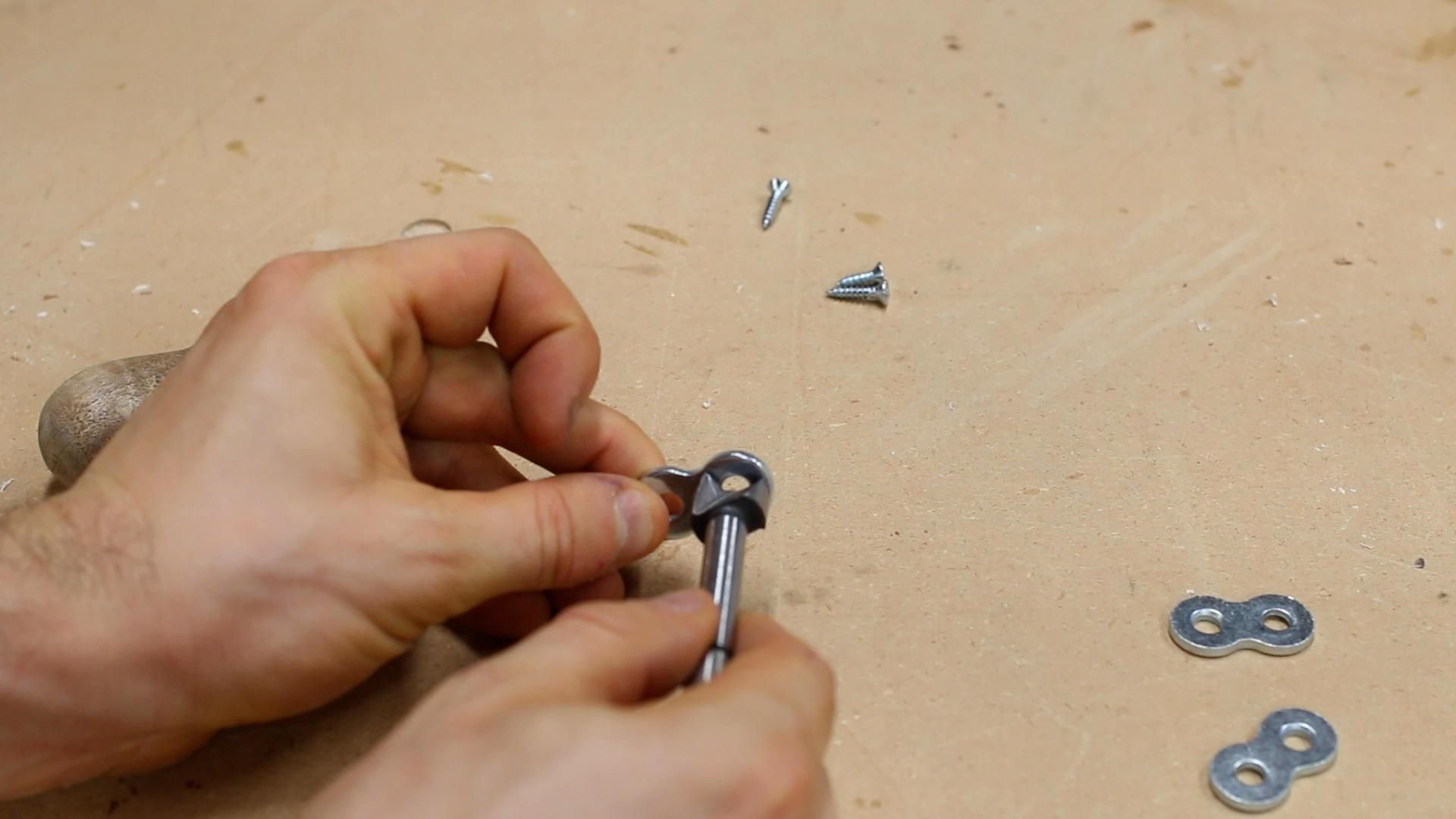 How to Install Figure 8 Table Top Fasteners 5 Steps (with Pictures