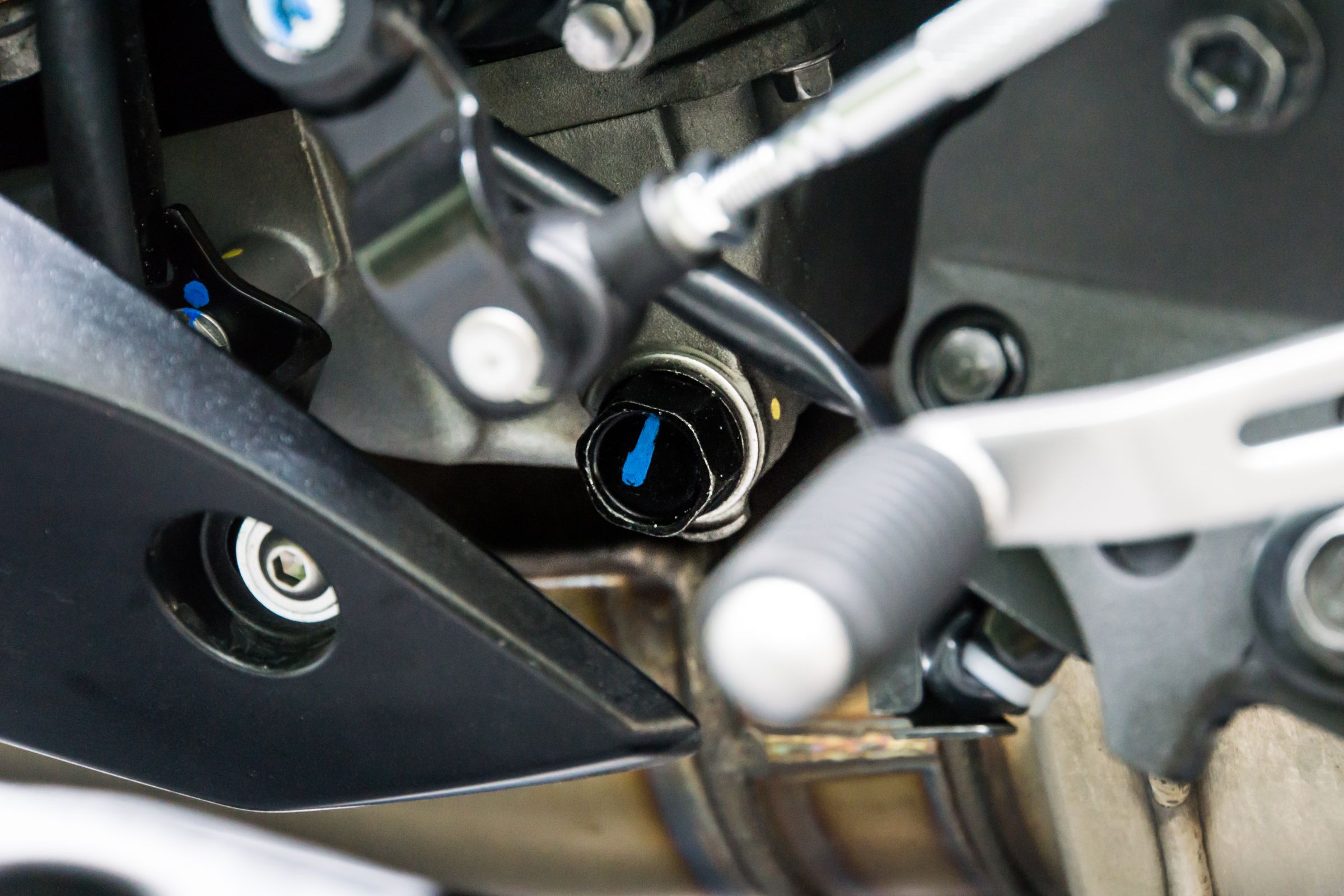 DIY Motorcycle Oil Change 2017 Kawasaki Ninja 650 / Z650 12 Steps