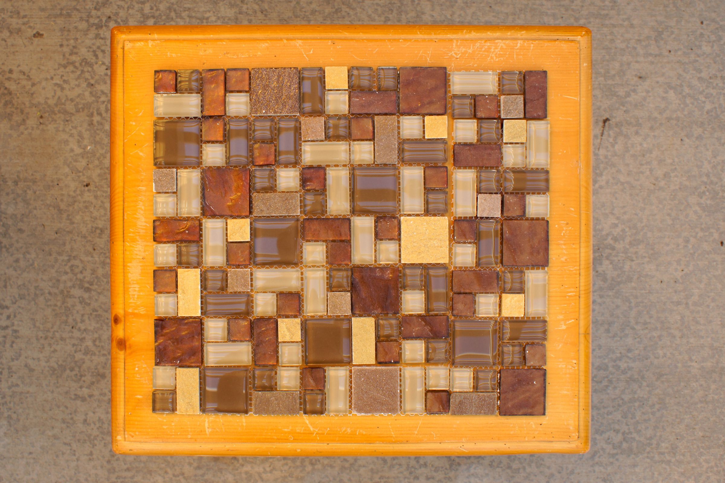 End Table With Glass Mosaic Tile Inlaid Top 13 Steps (with Pictures