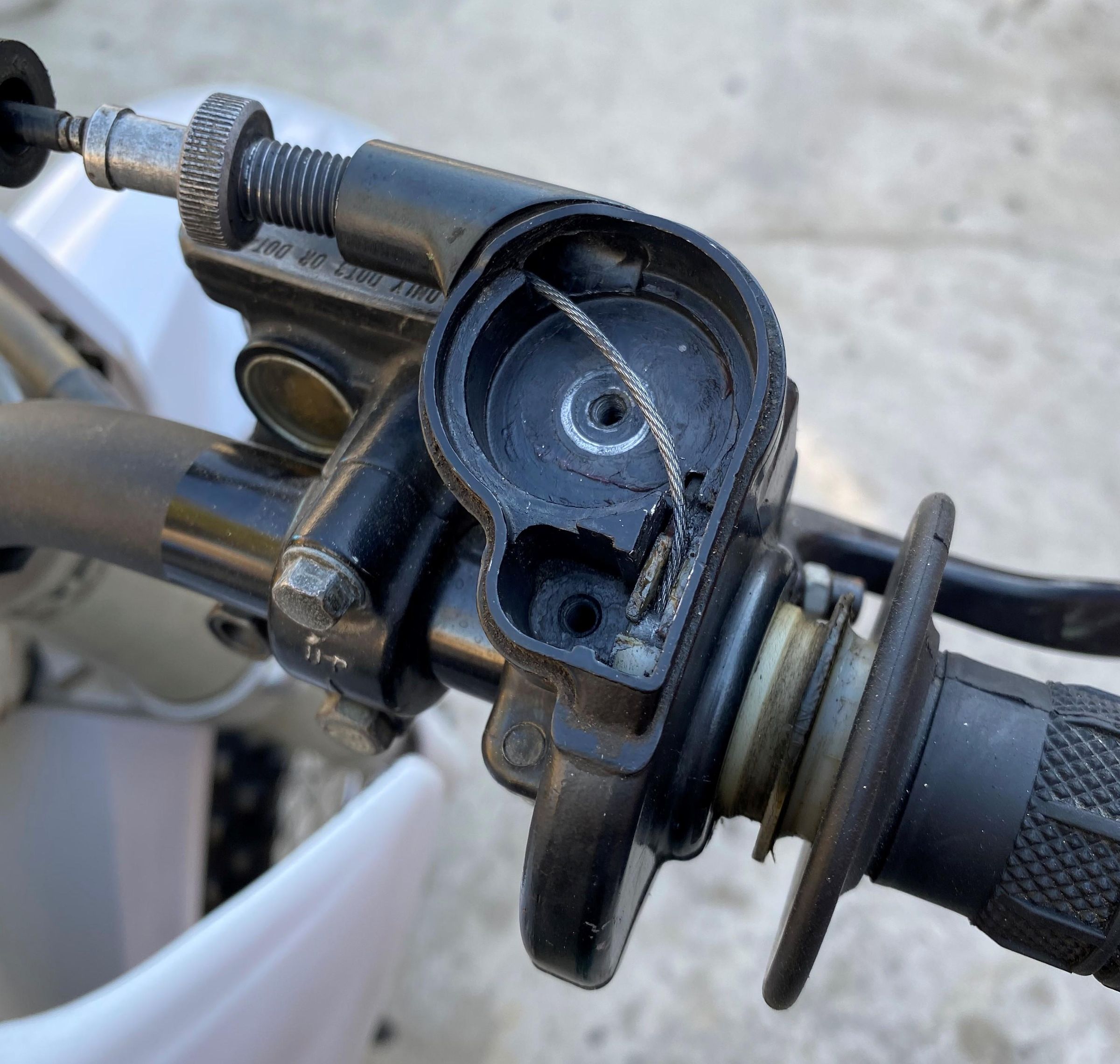 How to Change Throttle Cable on Cr125/Dirt Bike 12 Steps (with