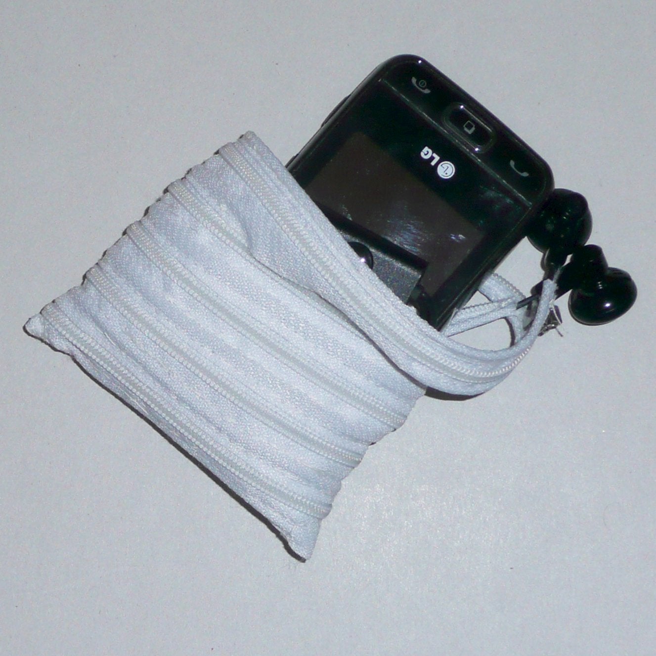 Zip Your Earbuds 5 Steps (with Pictures) Instructables