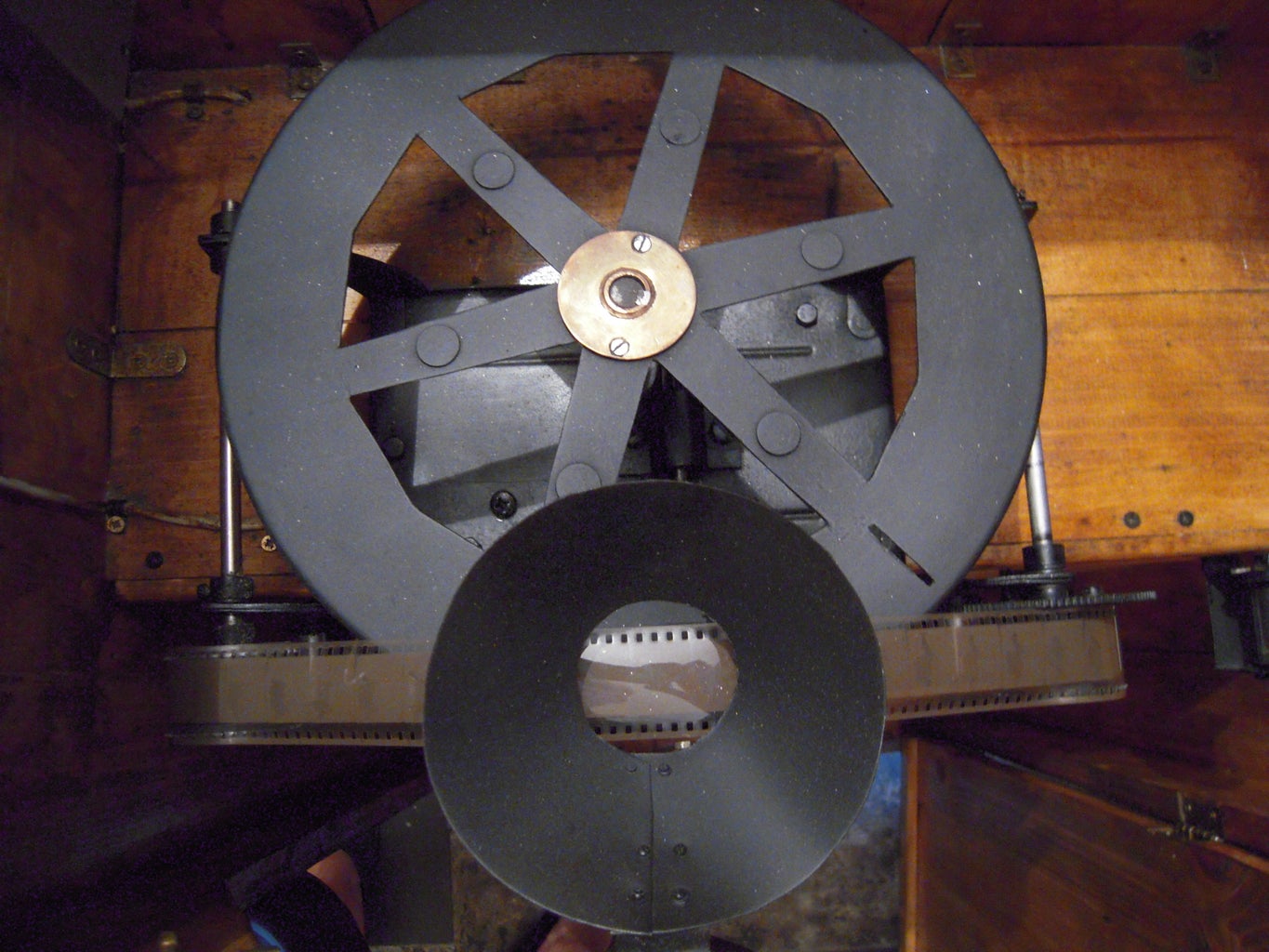 Creating A Model Of "Kinetoscope" T.edison - Instructables