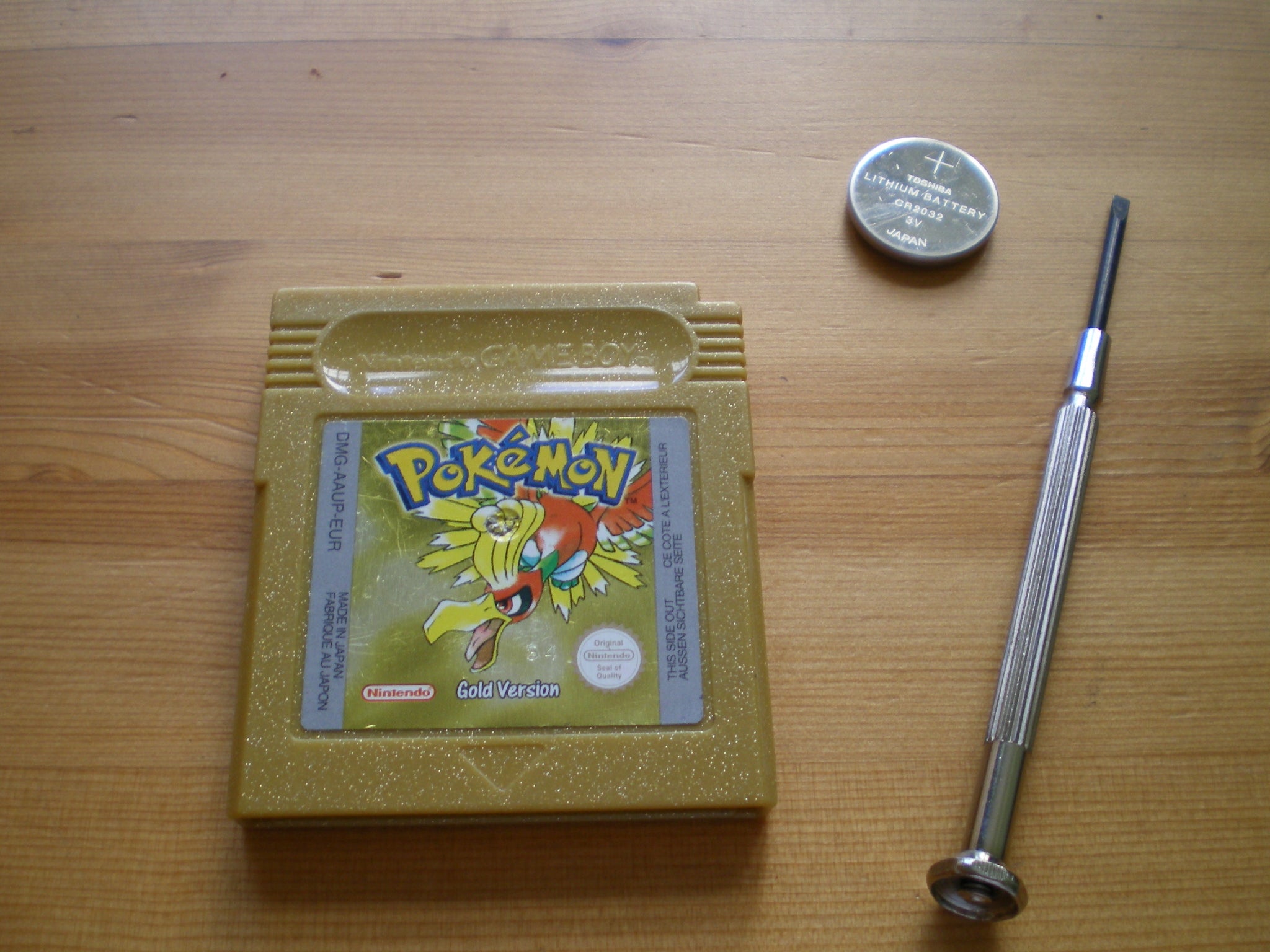 How to Replace the Battery in a Pokemon Gold/silver Gameboy Cart 4