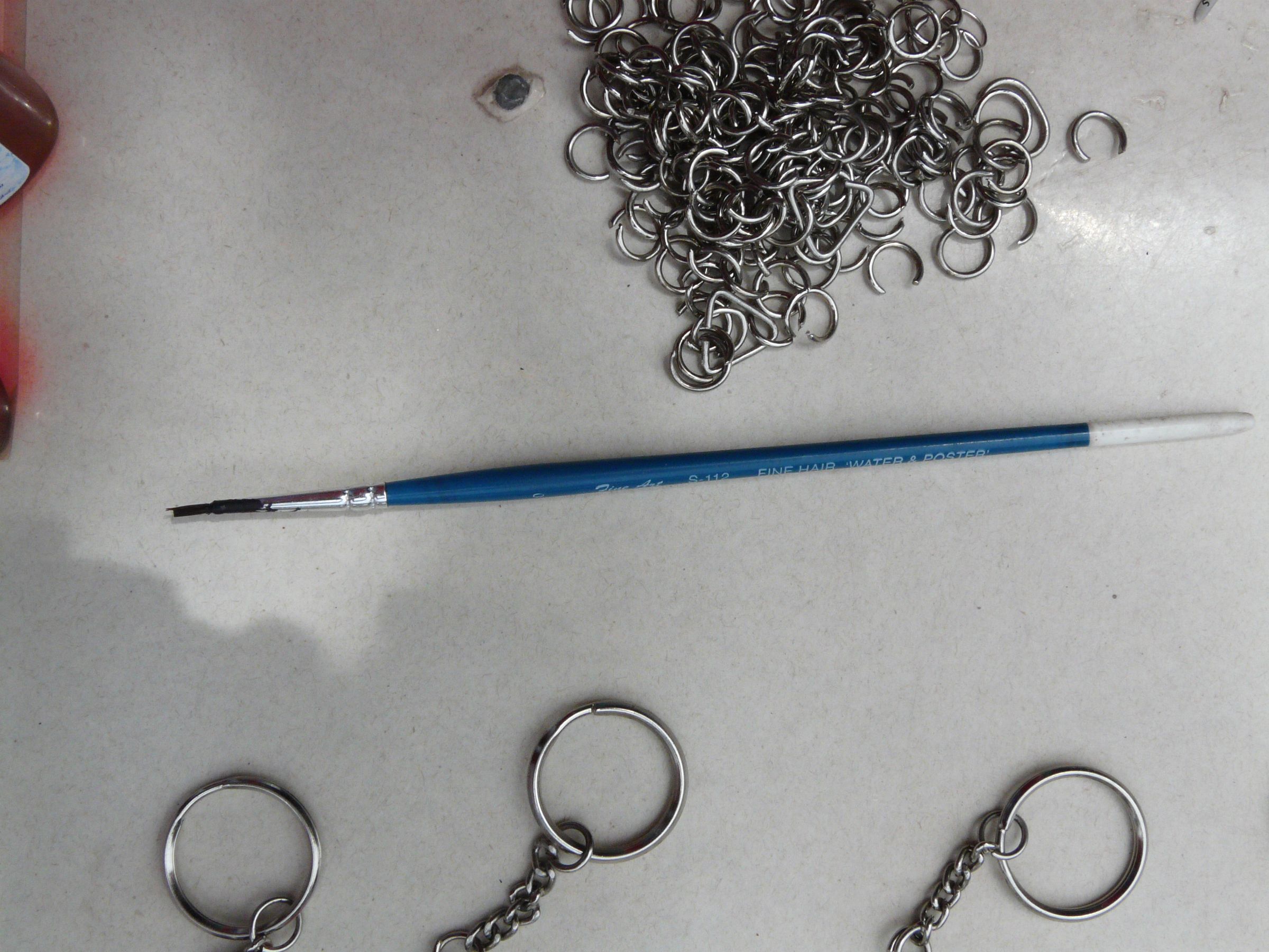 Writing Your Name on Rice Grain and Get a Cool Key Chain 12 Steps