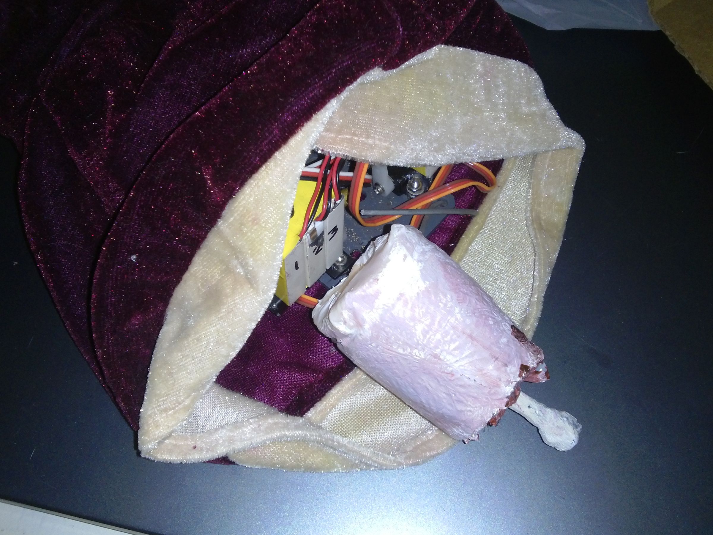 Make a Crawling Robot Zombie With Severed Legs 22 Steps (with