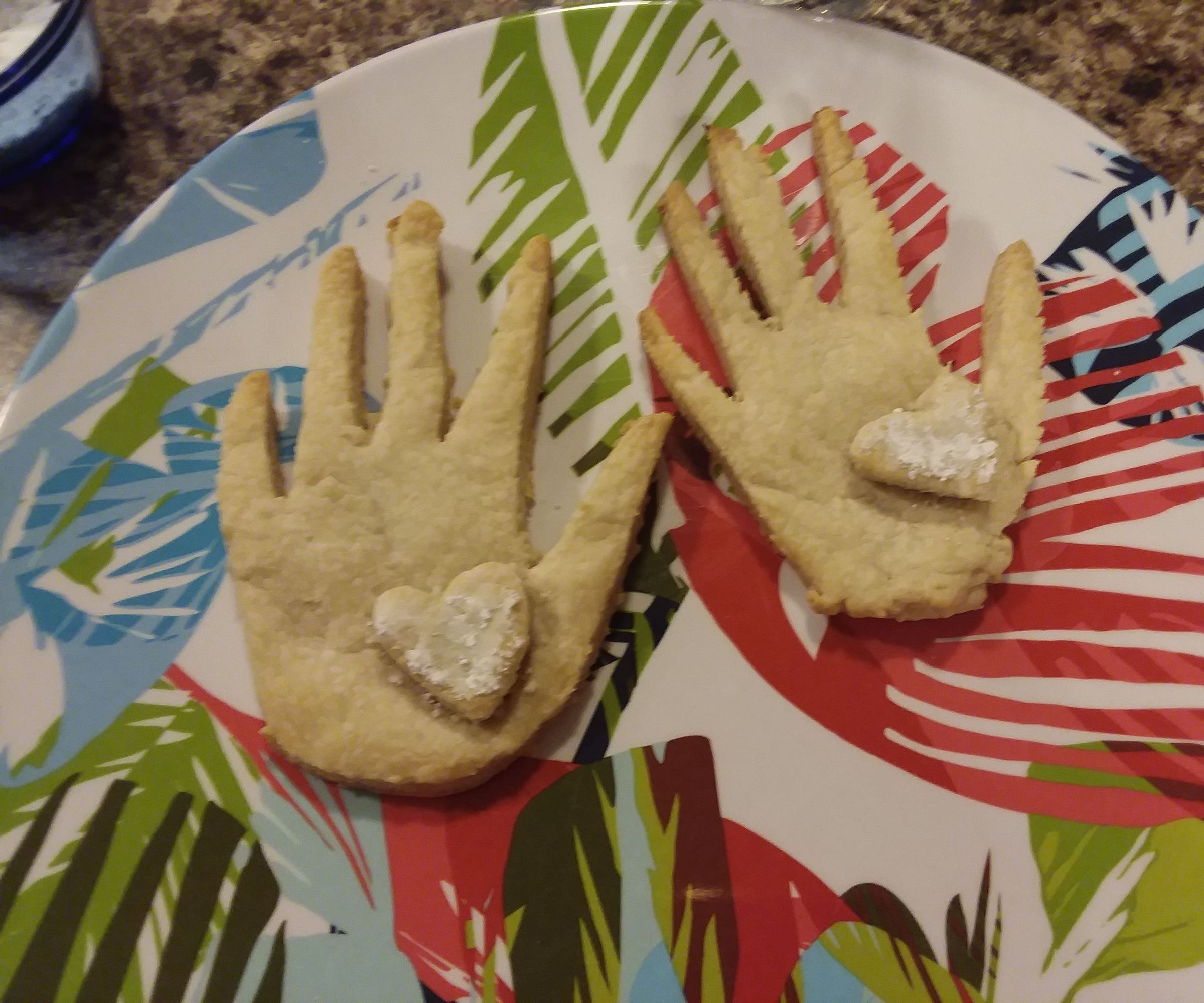 DIY guide for Heart-in-Hand Pie with step-by-step instructions