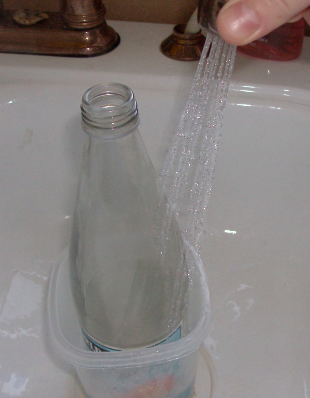 Easiest, Least Messy Way to Remove Labels From Glass Bottles ...