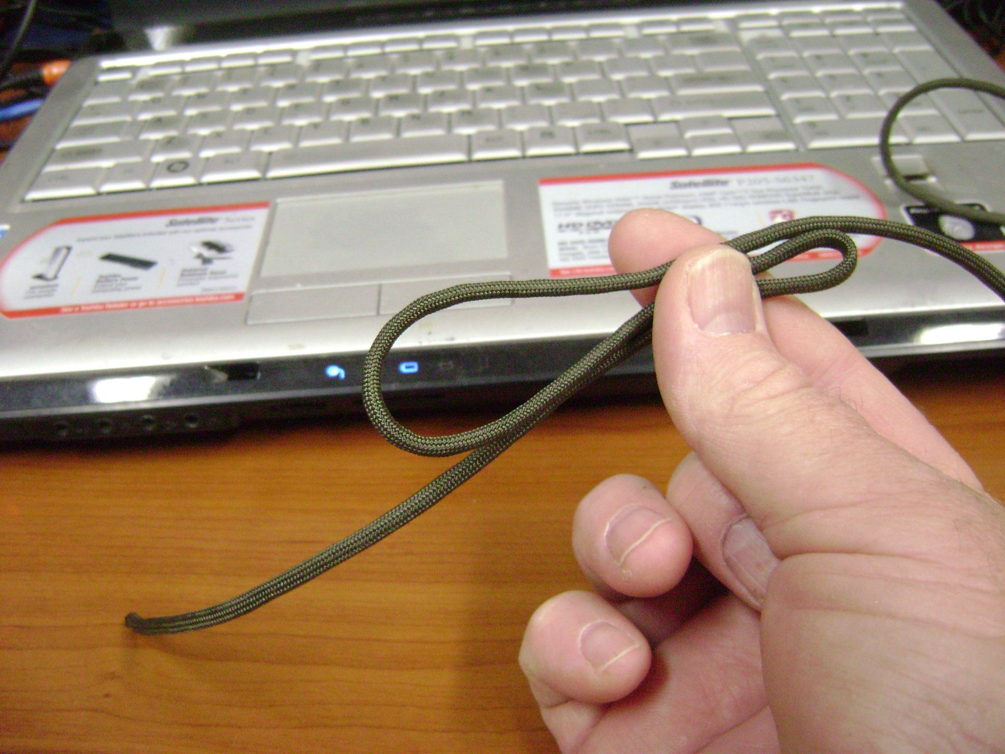 Paracord/Water Bottle Canteen Strap 6 Steps Instructables