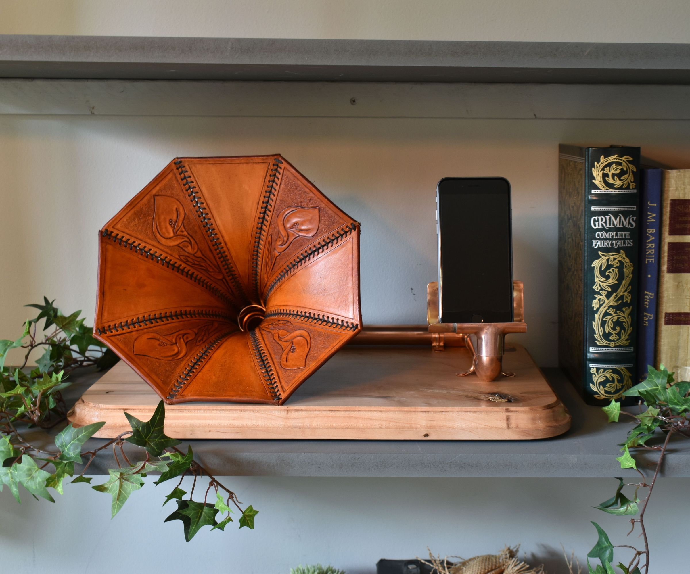 Leather Gramophone Horn, Passive Smart Phone Amplifier 