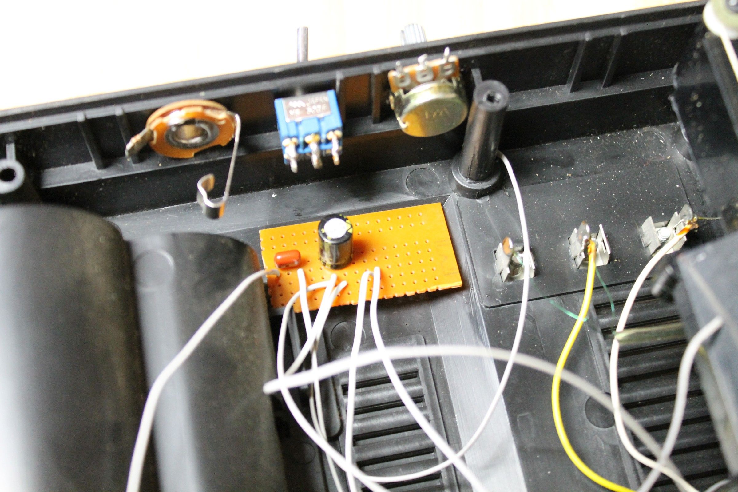 Hack Any Radio Into a Guitar Amp V2 : 9 Steps (with Pictures ...