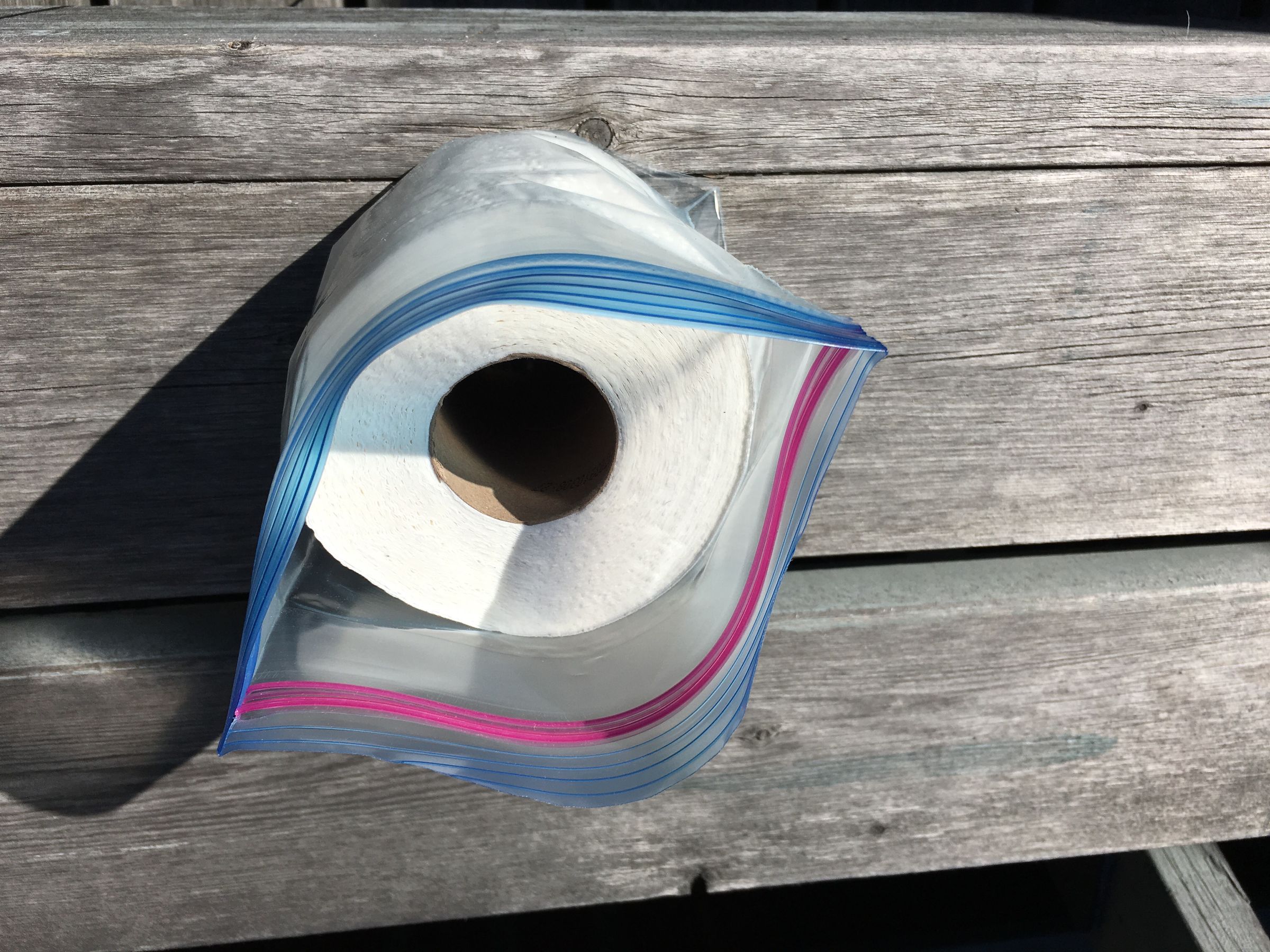 Ziplock Toilet Paper Dispenser Camping and Canoeing 4 Steps (with