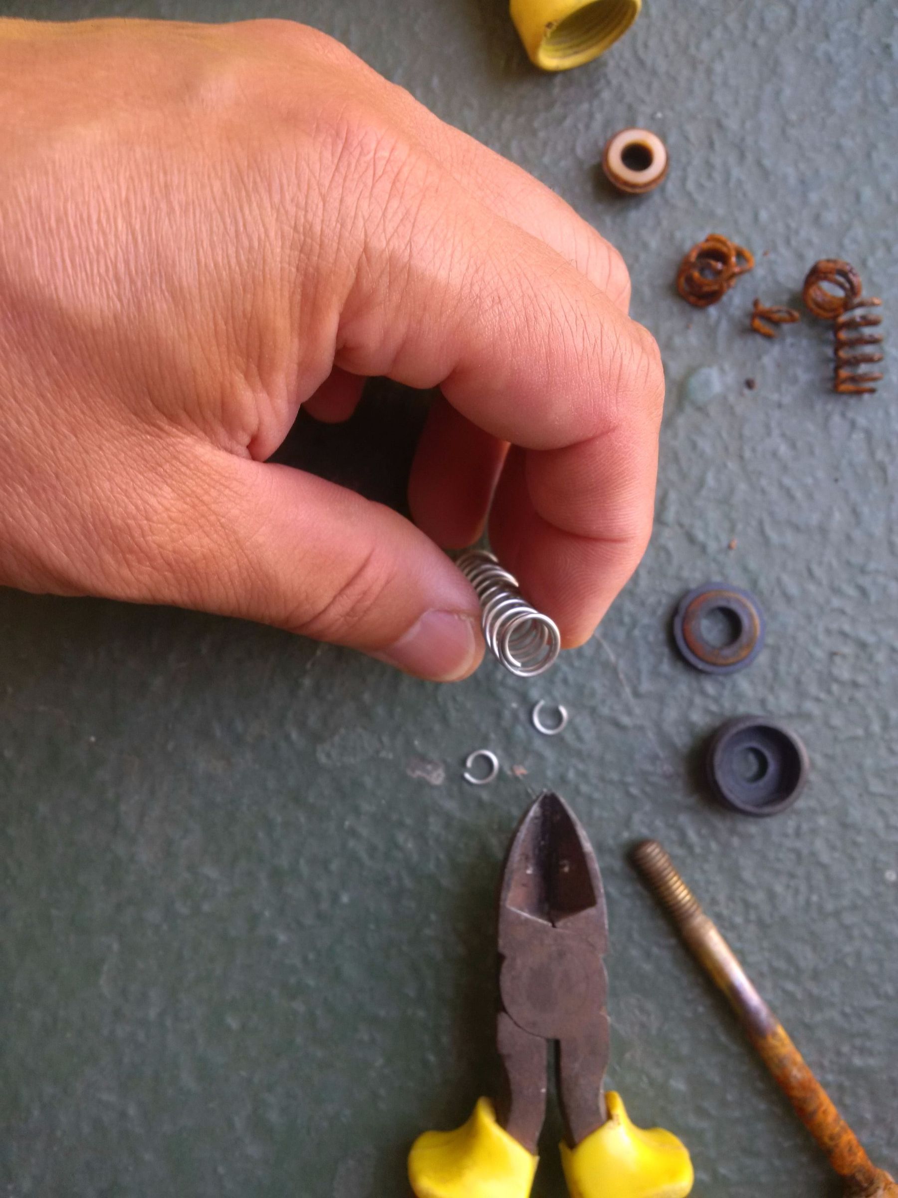 How to Repair a Hose Nozzle 4 Steps (with Pictures) Instructables