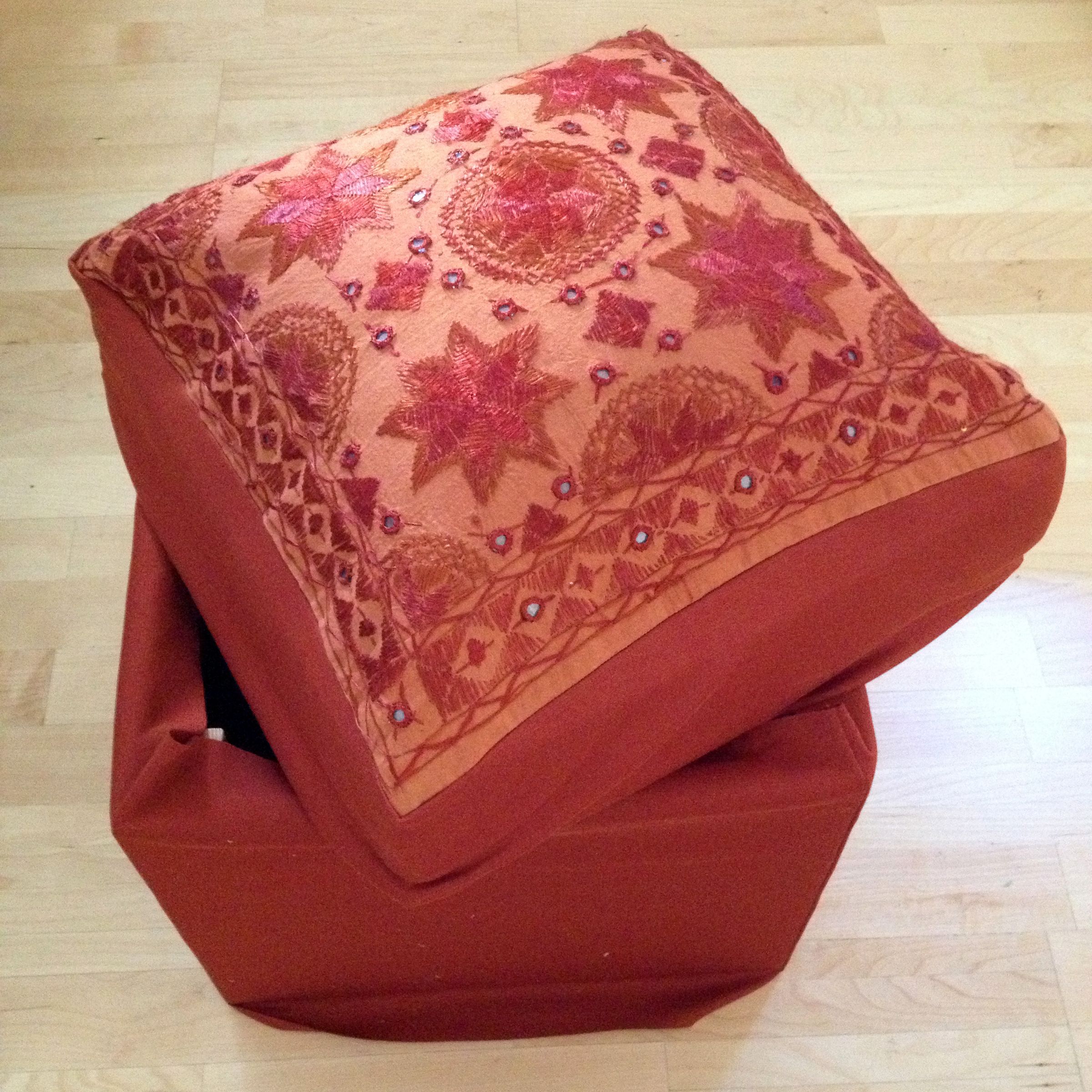 Pouf / Ottoman With Storage 8 Steps (with Pictures) Instructables