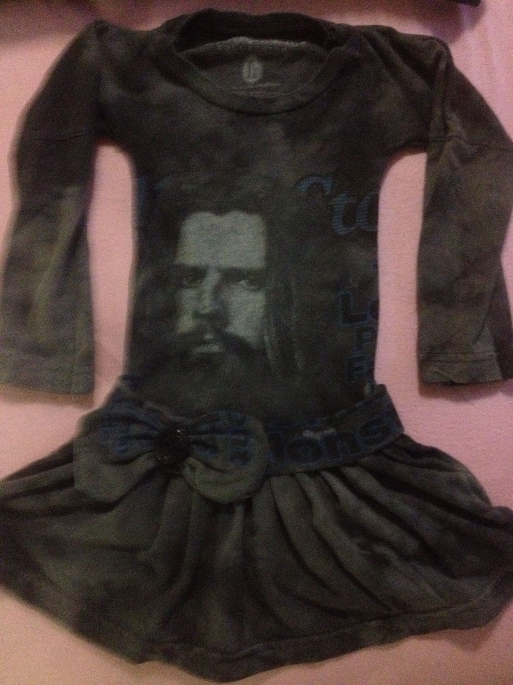 Make a Toddler Dress From a Tshirt. 7 Steps (with Pictures