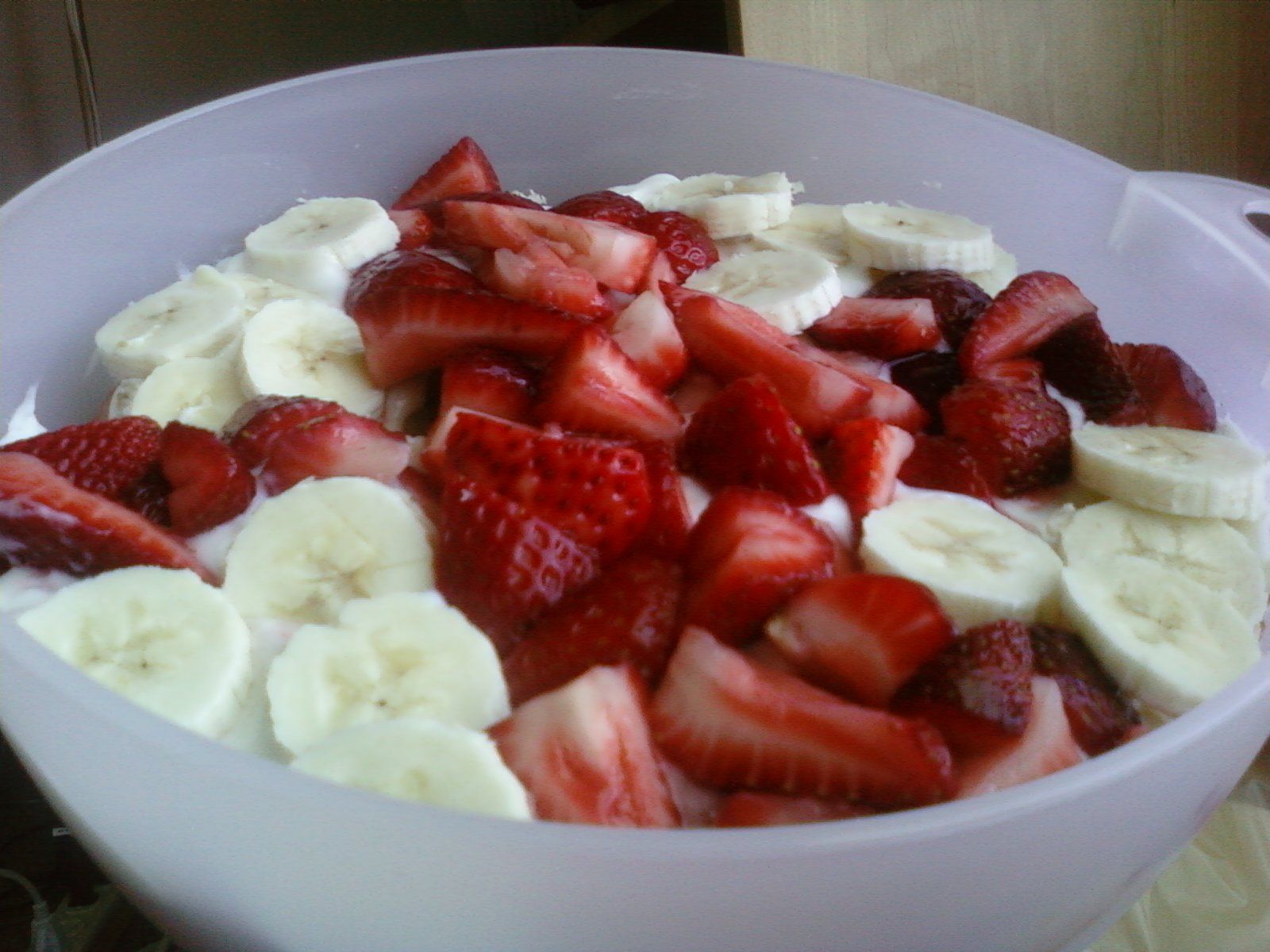 Step-by-step guide for how to make a fast and friendly fresh fruit trifle DIY Project DIY project
