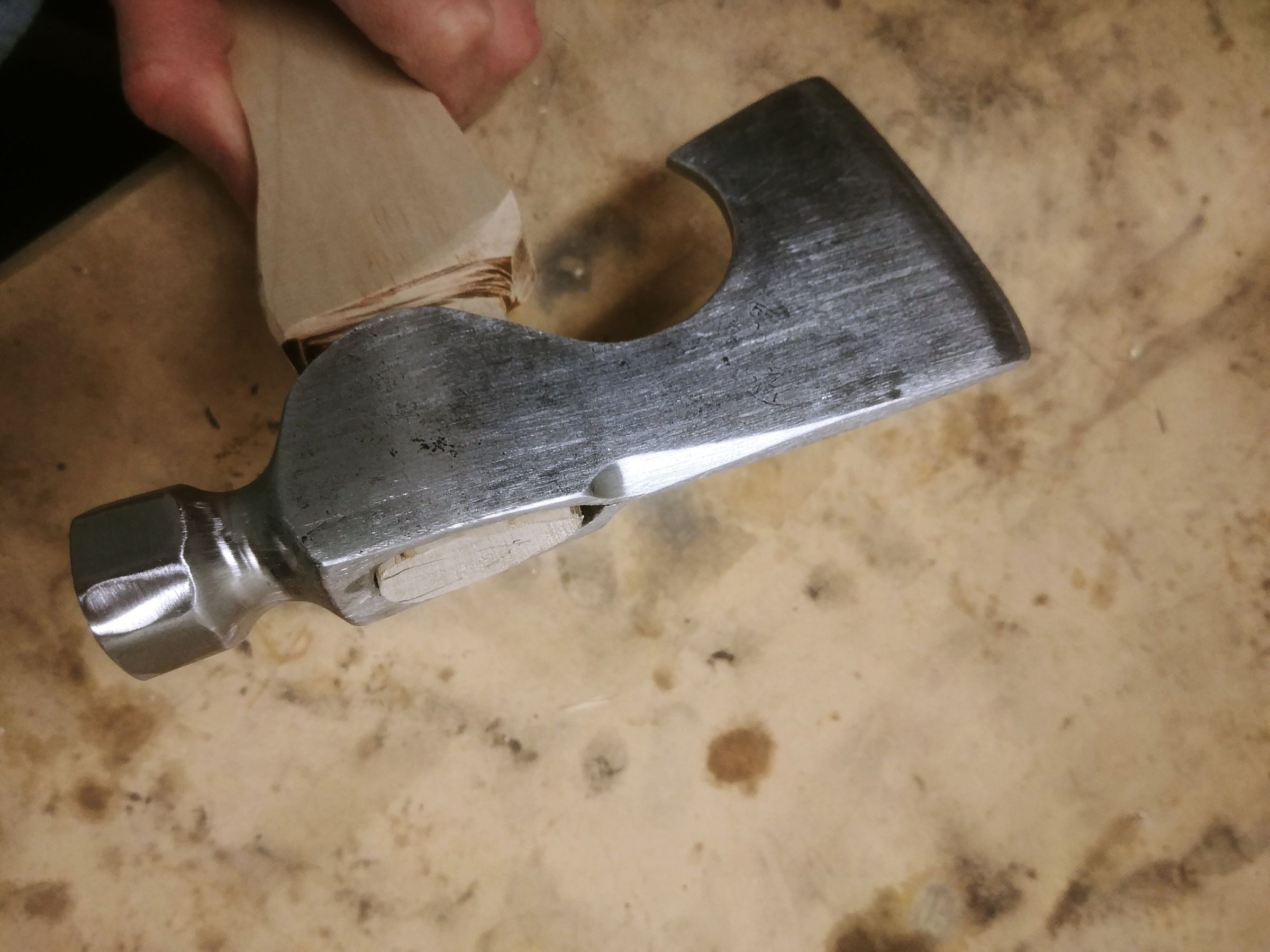 Turn an Old Hatchet Head Into a Bearded Hatchet 10 Steps (with