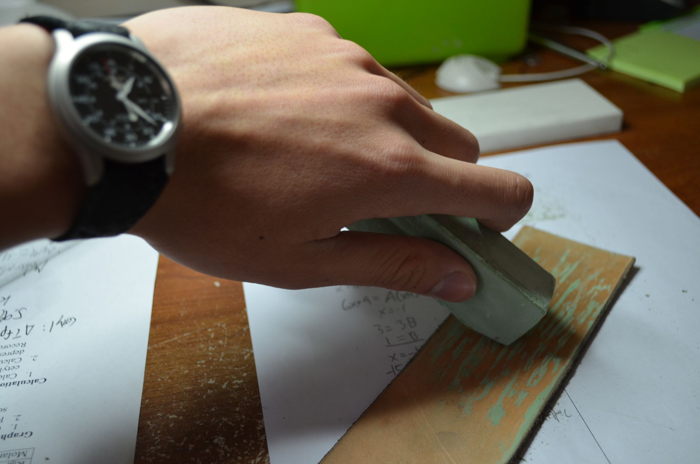 How to Load a Strop (Knife Sharpening) 4 Steps Instructables