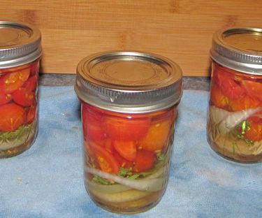How to Pickle Tomatoes & Make an Amazing Vinaigrette 