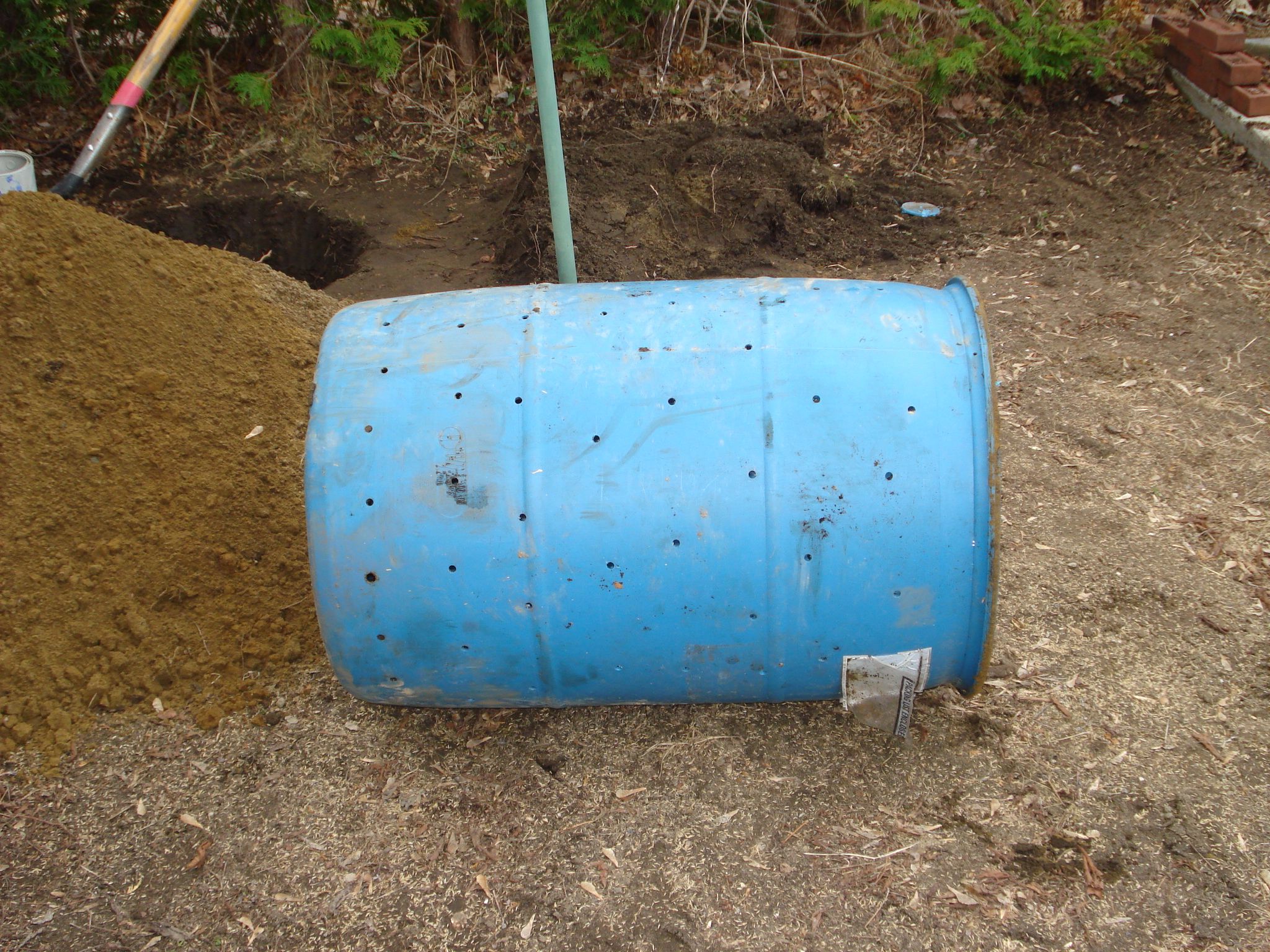 Big Dog Poop Composter (made From Salvaged Materials) 4 Steps