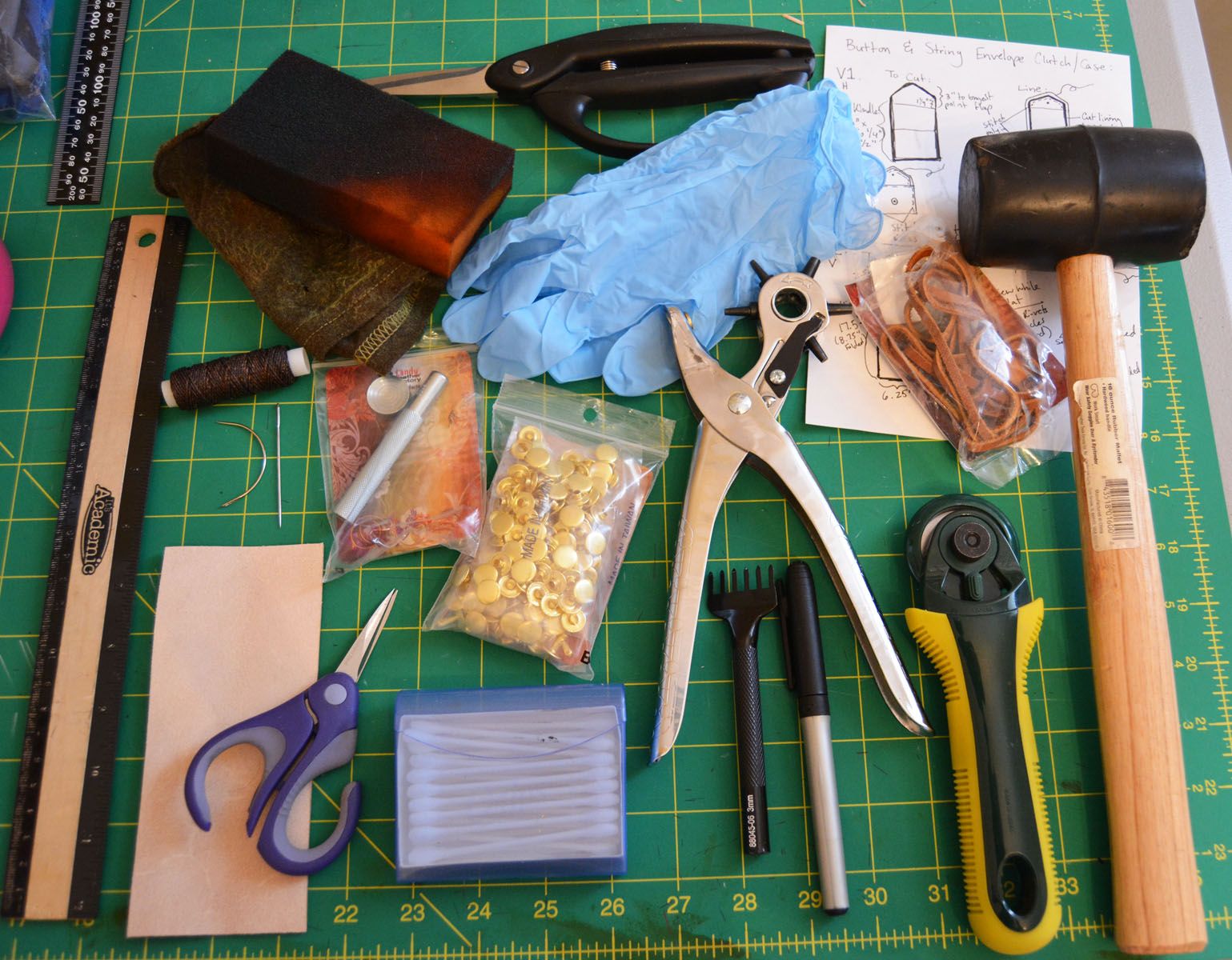 Leather Button & String Envelope Case 8 Steps (with Pictures