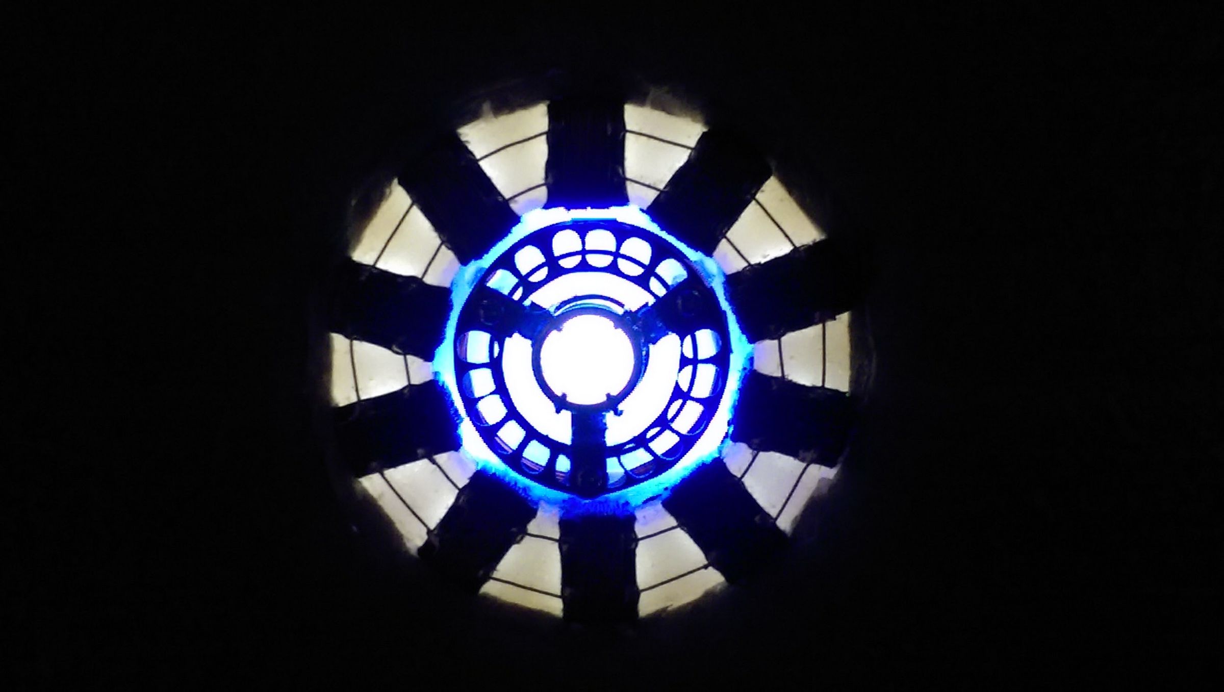 L.E.D Arc Reactor for 'Iron' Man Costume 10 Steps (with Pictures