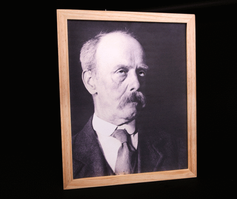 littlebits projects: halloween creepy portrait DIY Project DIY Project Image